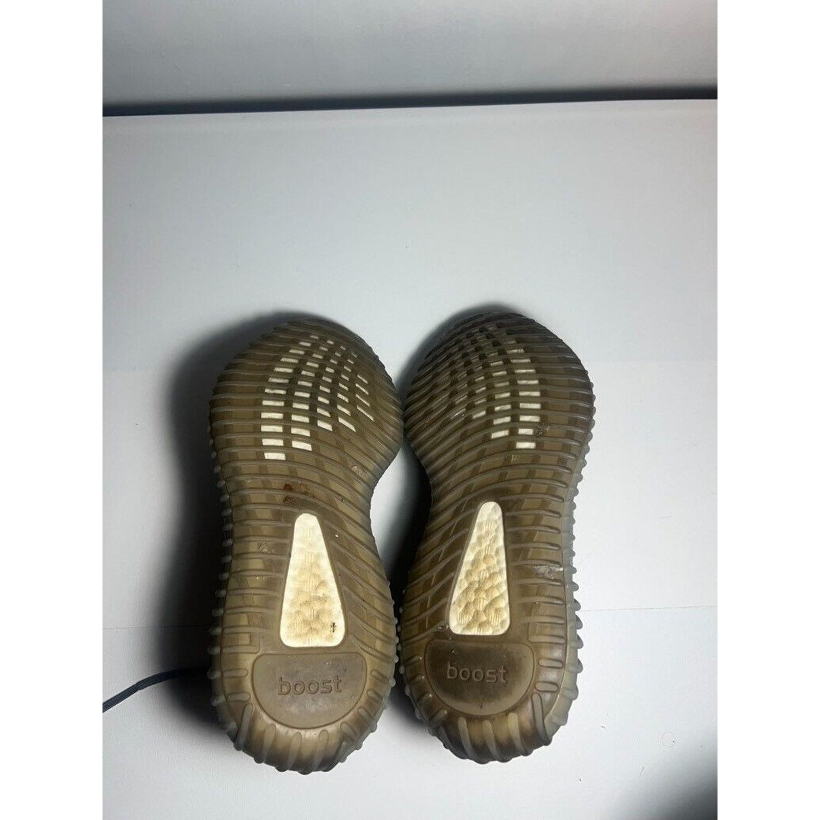 Adidas Size 6 - adidas Yeezy Boost 350 V2 Low Beluga 2.0 Size US 6 / EU 39 - 5 Thumbnail