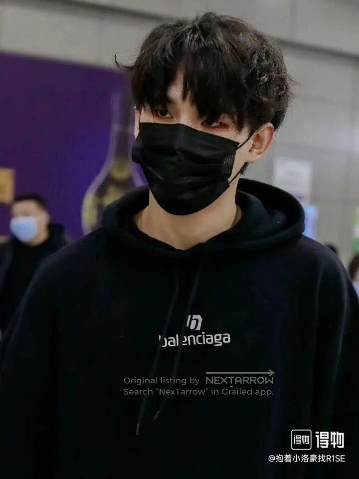 Balenciaga balenciaga embroidered football sweatshirt in black. Size US XS / EU 42 / 0 - 7 Thumbnail