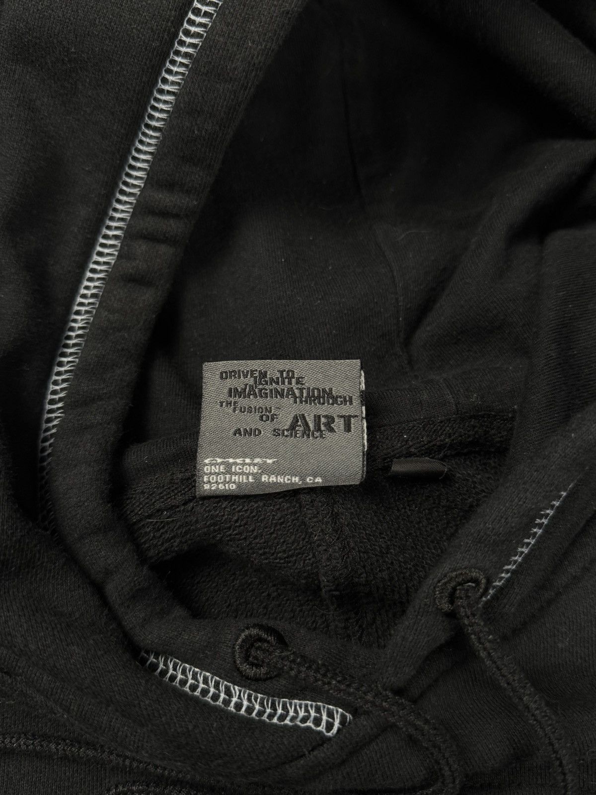 Oakley Vintage Oakley Embroidered Logo Hoodie Y2K Size US L / EU 52-54 / 3 - 8 Thumbnail