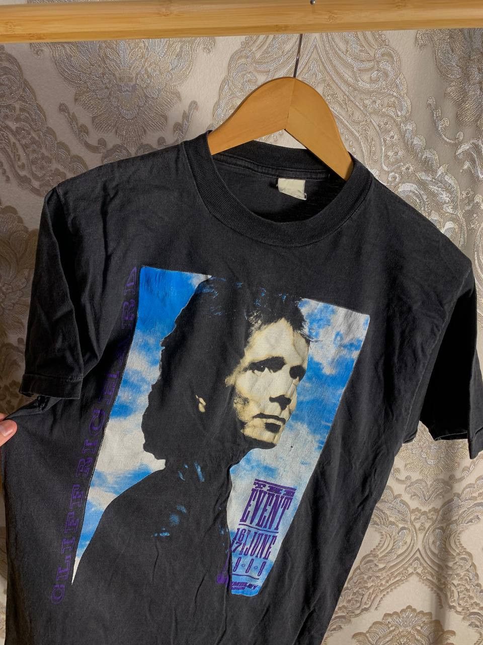 Band Tees Vintage Cliff Richard Singer Rock T-shirt Retro 1989 Y2K Size US M / EU 48-50 / 2 - 3 Thumbnail