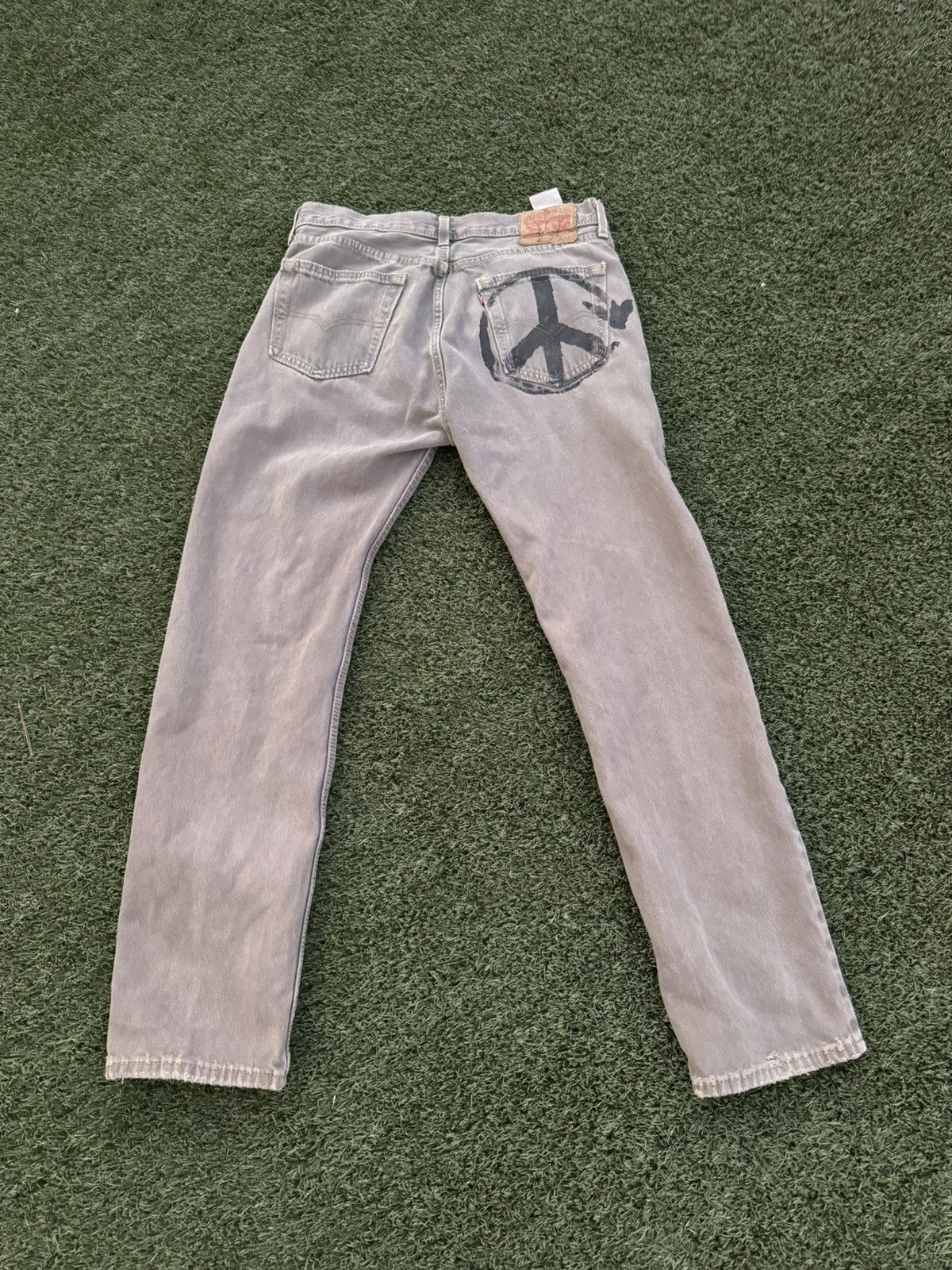basketcase gallery Basketcase Gallery Peace Levis Jeans Size US 32 / EU 48 - 1 Thumbnail