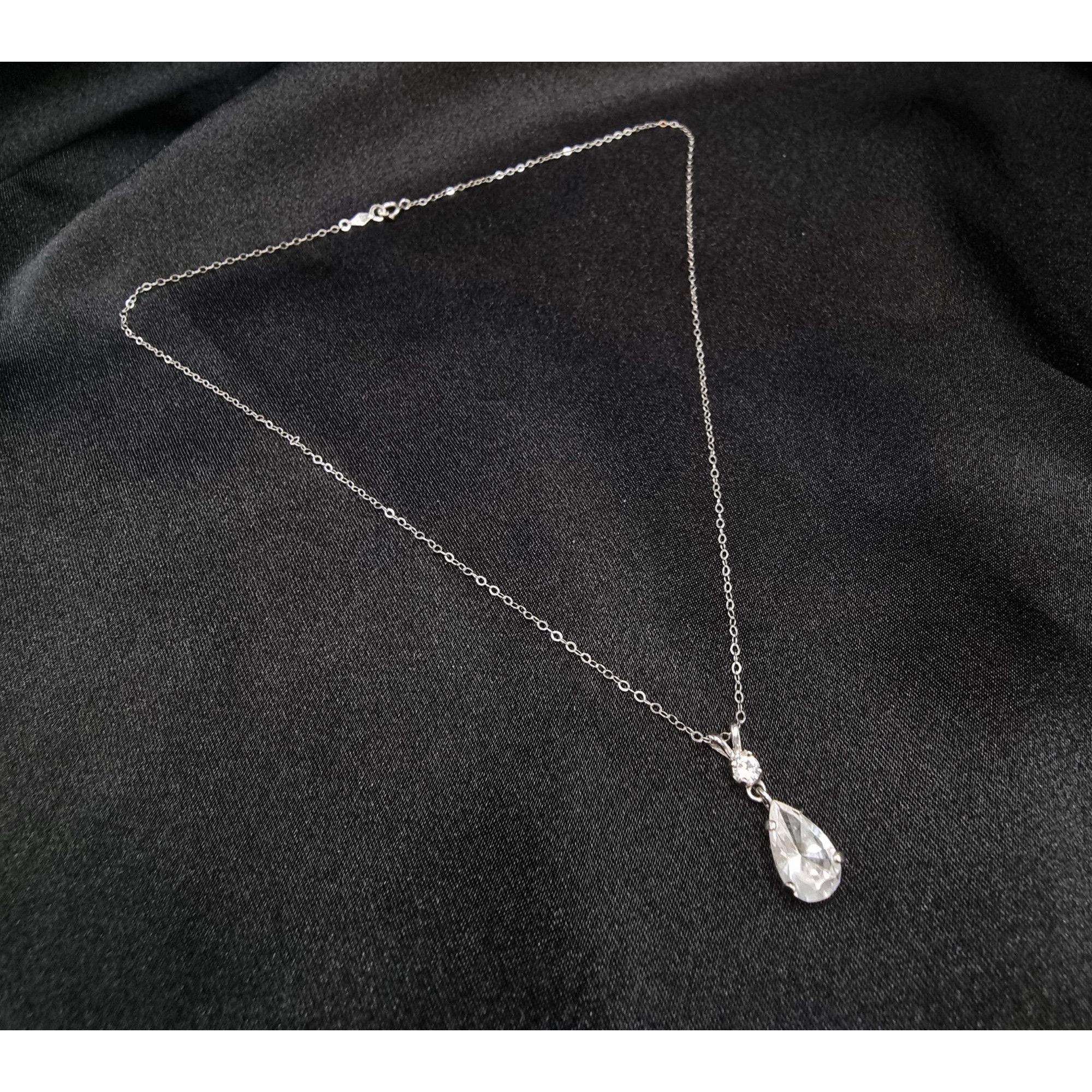 Vintage Vintage 1970s-80s 14K Gold Cubic Zirconia Necklace With Tear Size ONE SIZE - 3 Thumbnail