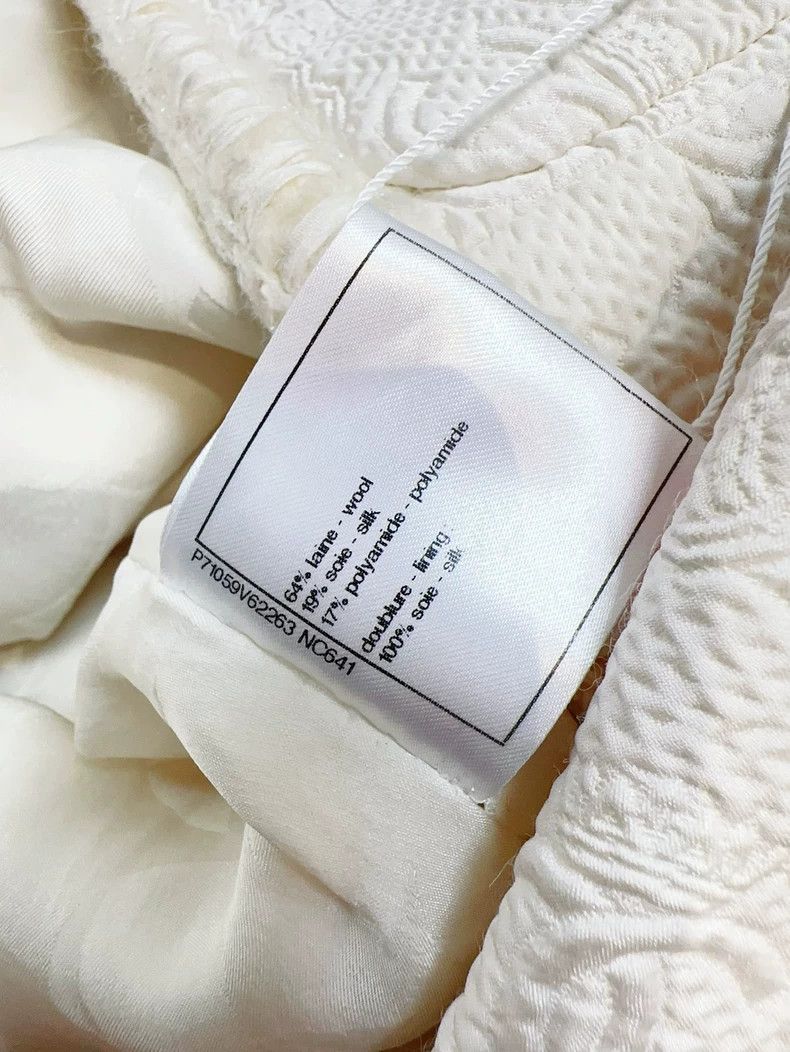 Chanel Chanel 21A Castle Series White Moonlight Embossed Double C Size XS / US 0-2 / IT 36-38 - 7 Thumbnail