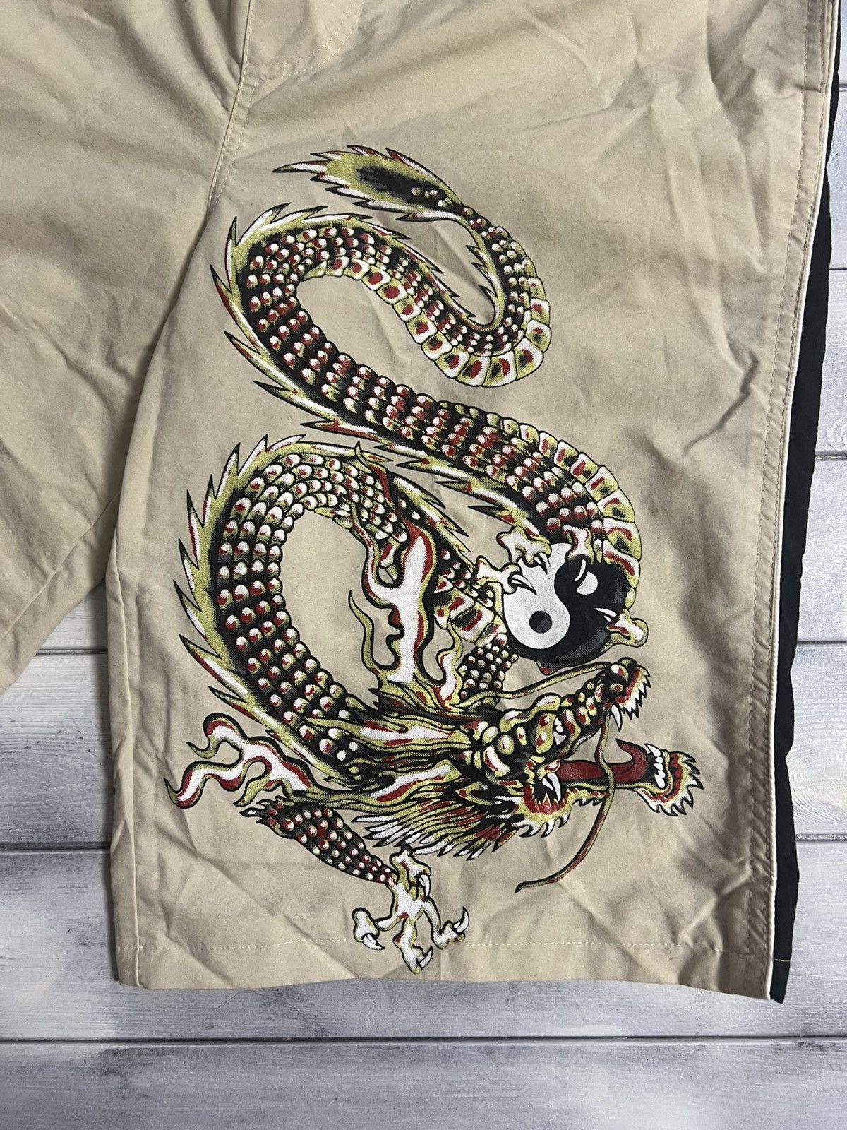 Vintage Rare Vintage Shorts Dragon Size US 32 / EU 48 - 2 Thumbnail