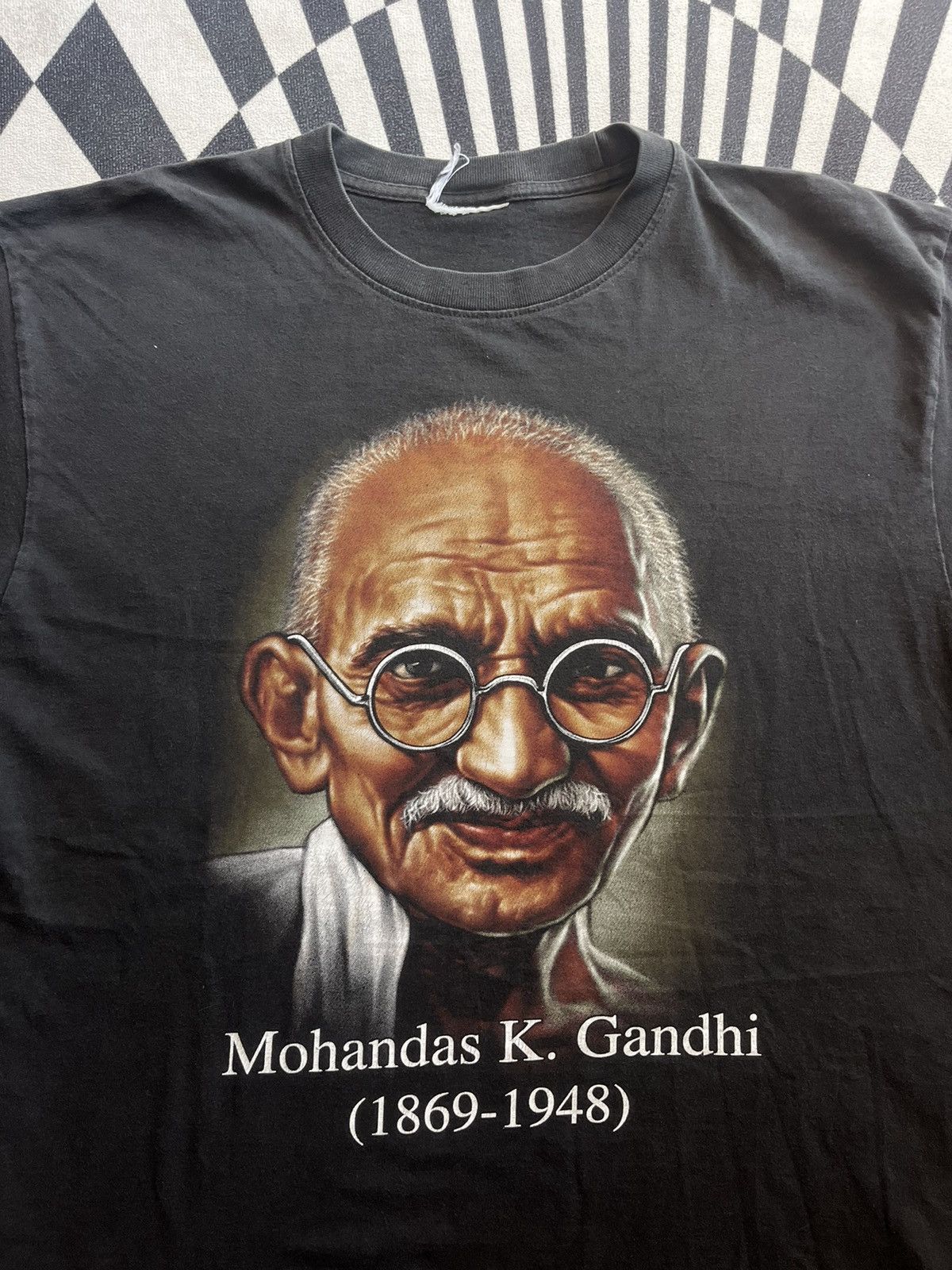 Arts & Science Vintage Mohandas K. Mahatma Gandhi Big Face 90’s Tshirt Size US XL / EU 56 / 4 - 6 Thumbnail