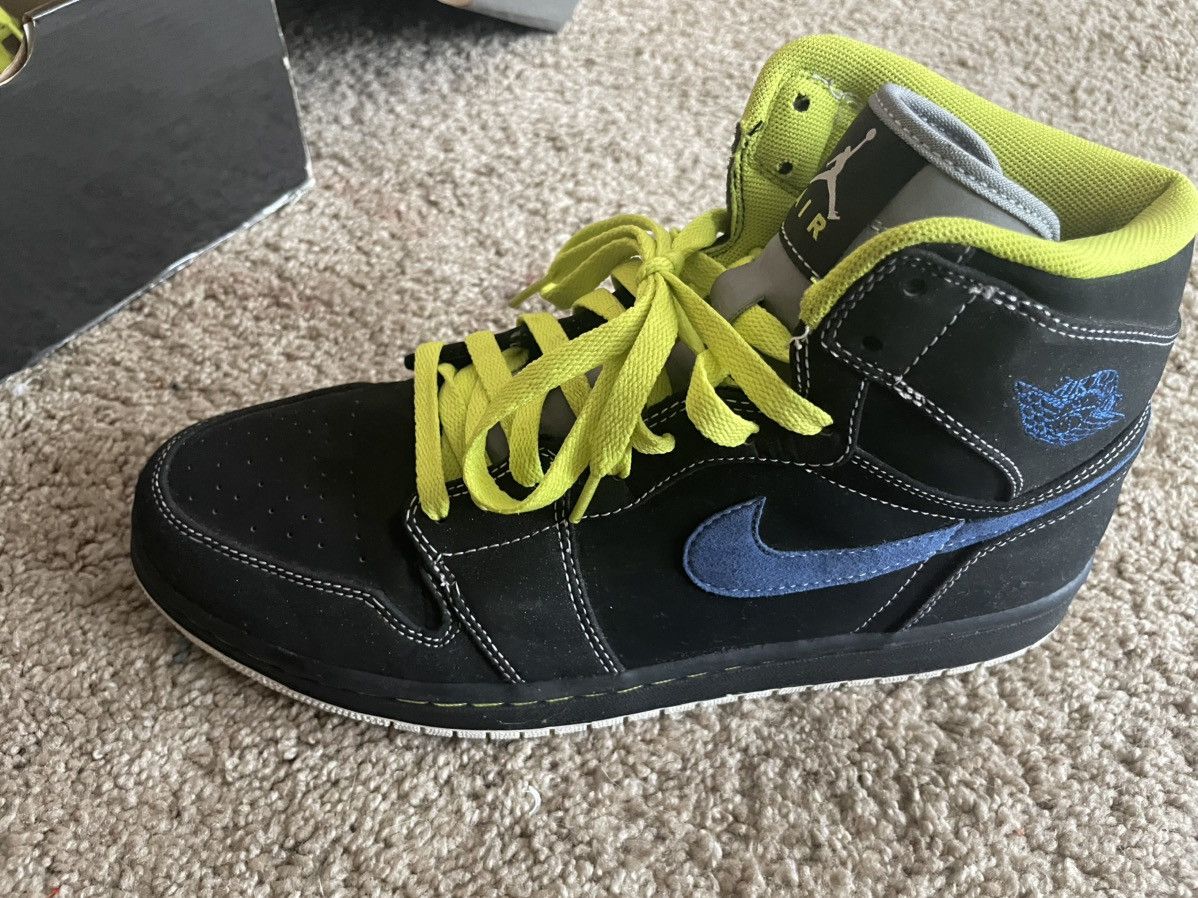 Nike Jordan 1 Retro Black Cyber Size US 10.5 / EU 43-44 - 6 Thumbnail