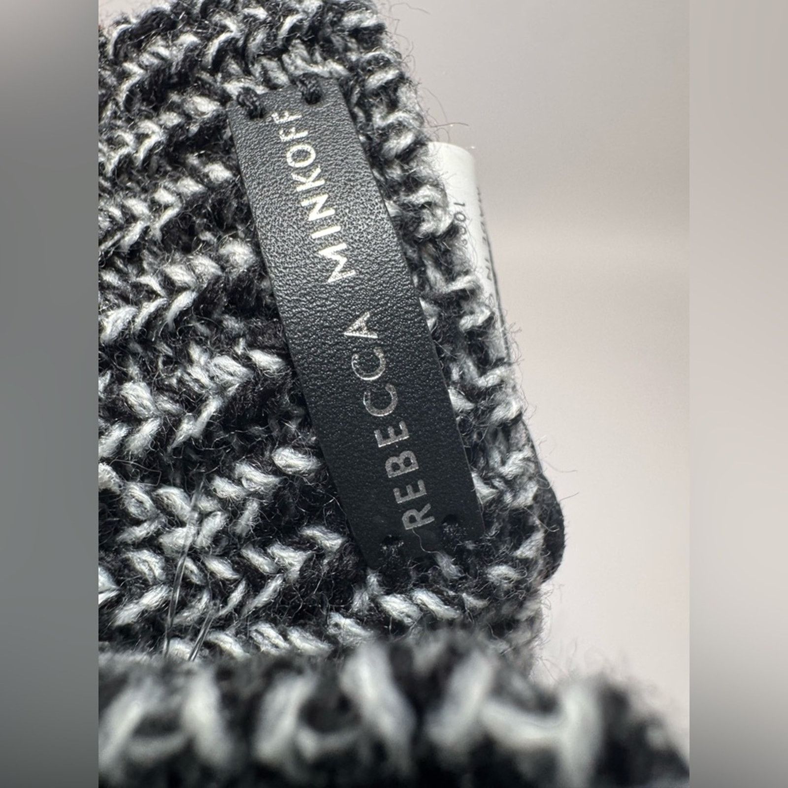 Rebecca Minkoff Rebecca Minkoff Grey Arm Warmers Winter Fashion NWT Size ONE SIZE - 3 Thumbnail