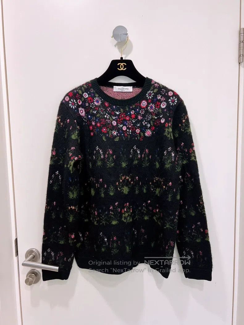 Valentino Valentino Black small floral crew neck long sleeve sweater Size S / US 4 / IT 40 - 1 Thumbnail