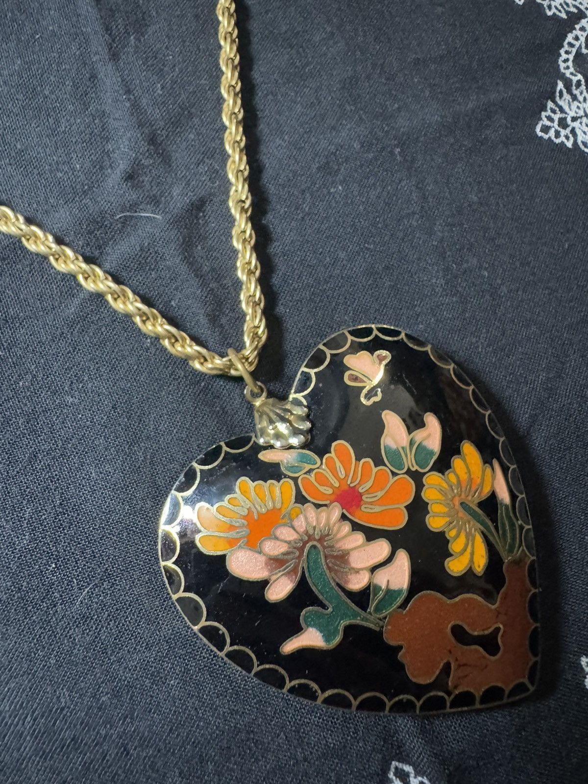 Vintage VINTAGE CLOISENNÉ HEART PENDANT BIG! GOLD TONE CHAIN. EUC Size ONE SIZE - 9 Thumbnail