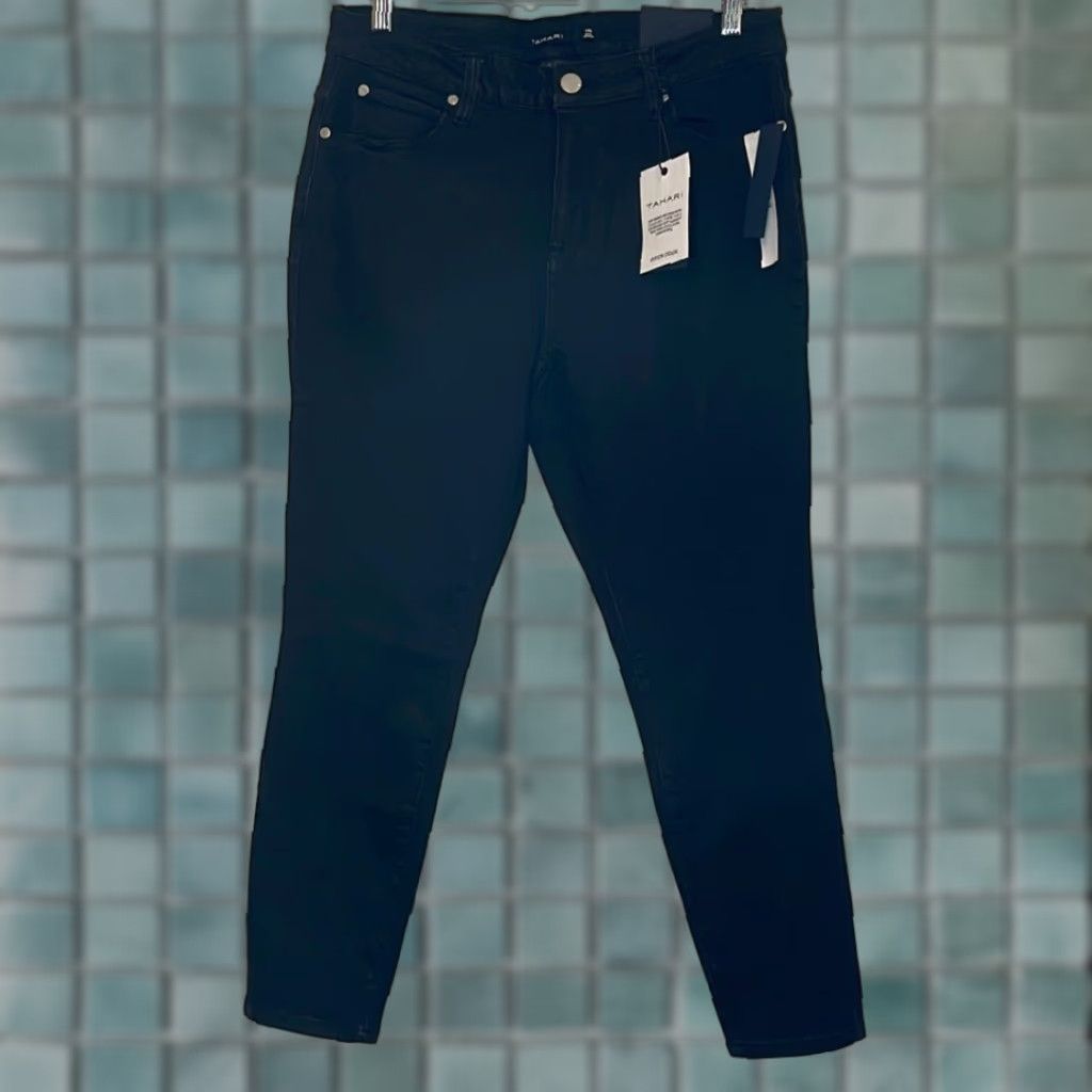 Vintage Tahari Women’s Black Mid Rise Skinny Jeans size 14W Jeans Women 14 Black Skinny 14W Size 36" / US 14 / IT 50 - 1 Thumbnail