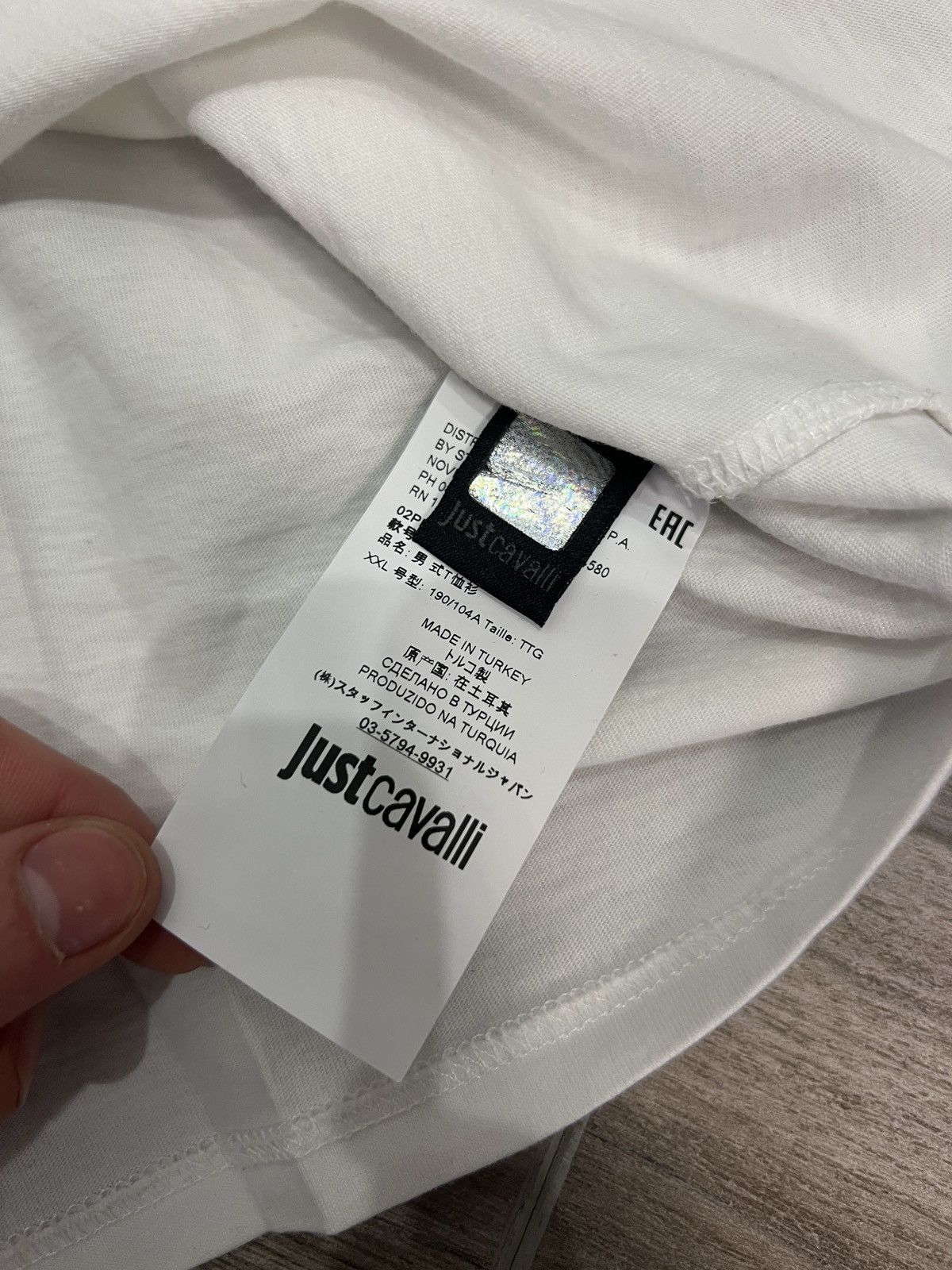 Just Cavalli × Vintage vintage women's Just Cavalli white t-shirt with large logo Size XXL / US 16-18 / IT 52-54 - 4 Thumbnail