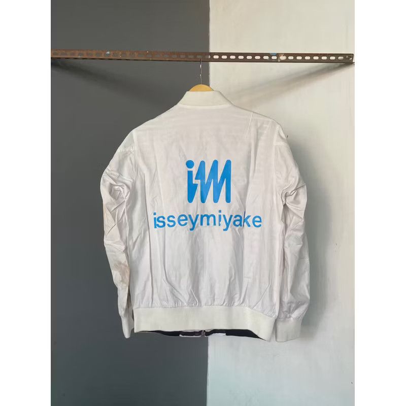 Issey Miyake Reversible Issey Miyake big font logi Size US M / EU 48-50 / 2 - 8 Thumbnail