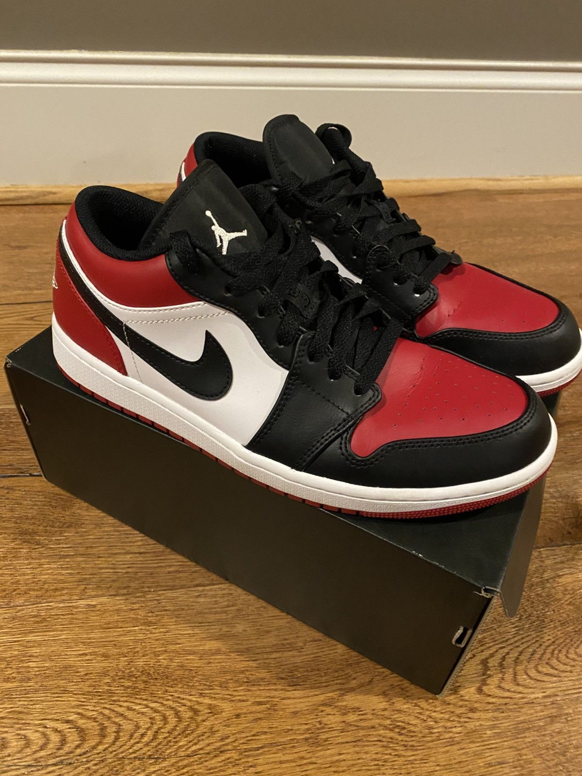 Jordan Brand × Nike Air Jordan 1 Low Bred toe Size 10.5 Size US 10.5 / EU 43-44 - 2 Thumbnail