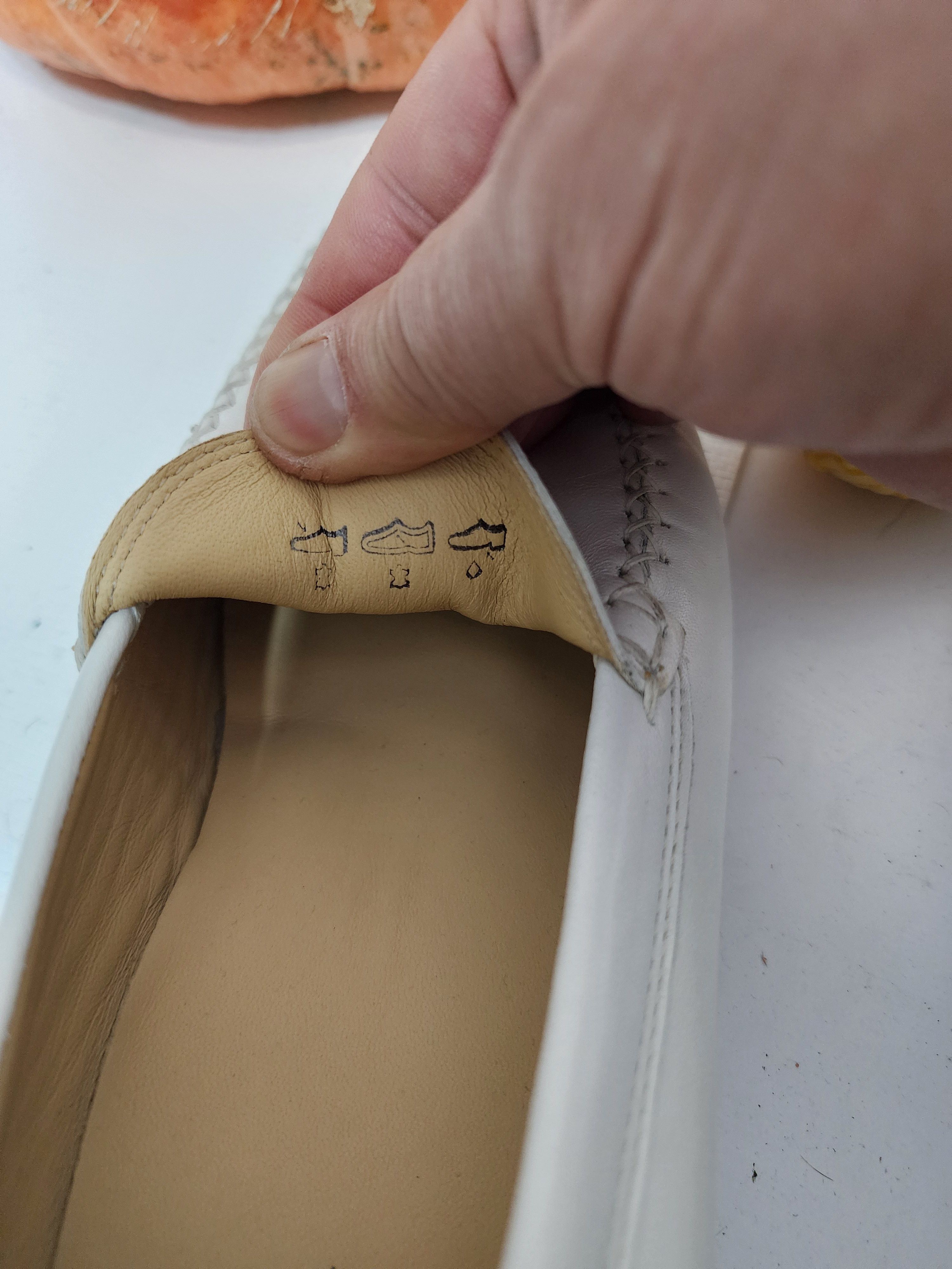 Uniqlo White Leather Shoes: Men's Classic Design Size US 10 / EU 43 - 10 Thumbnail
