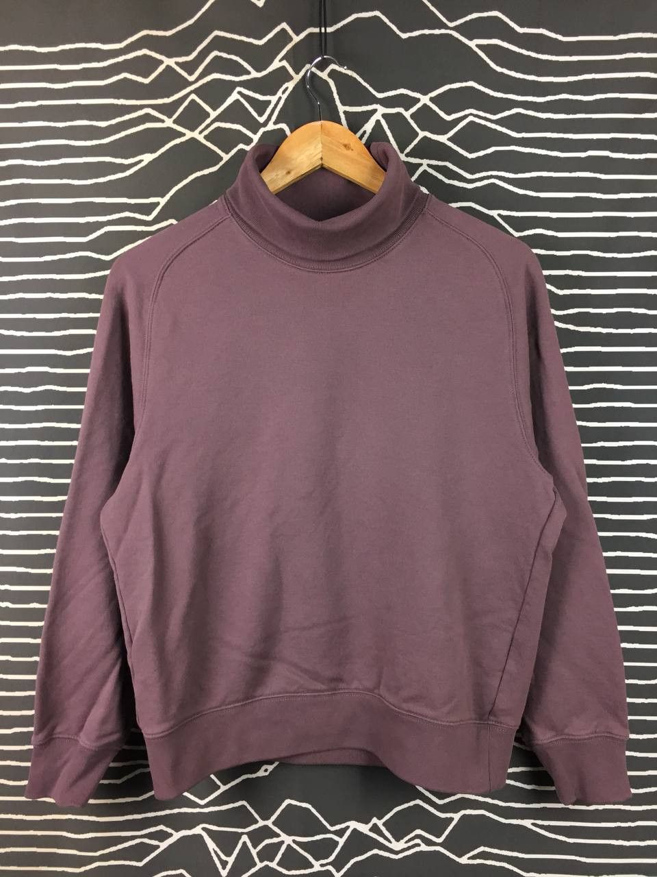 Uniqlo Uniqlo Turtleneck Minimalist Raglan Sleeves Boxy Sweatshirt Size US S / EU 44-46 / 1 - 1 Thumbnail