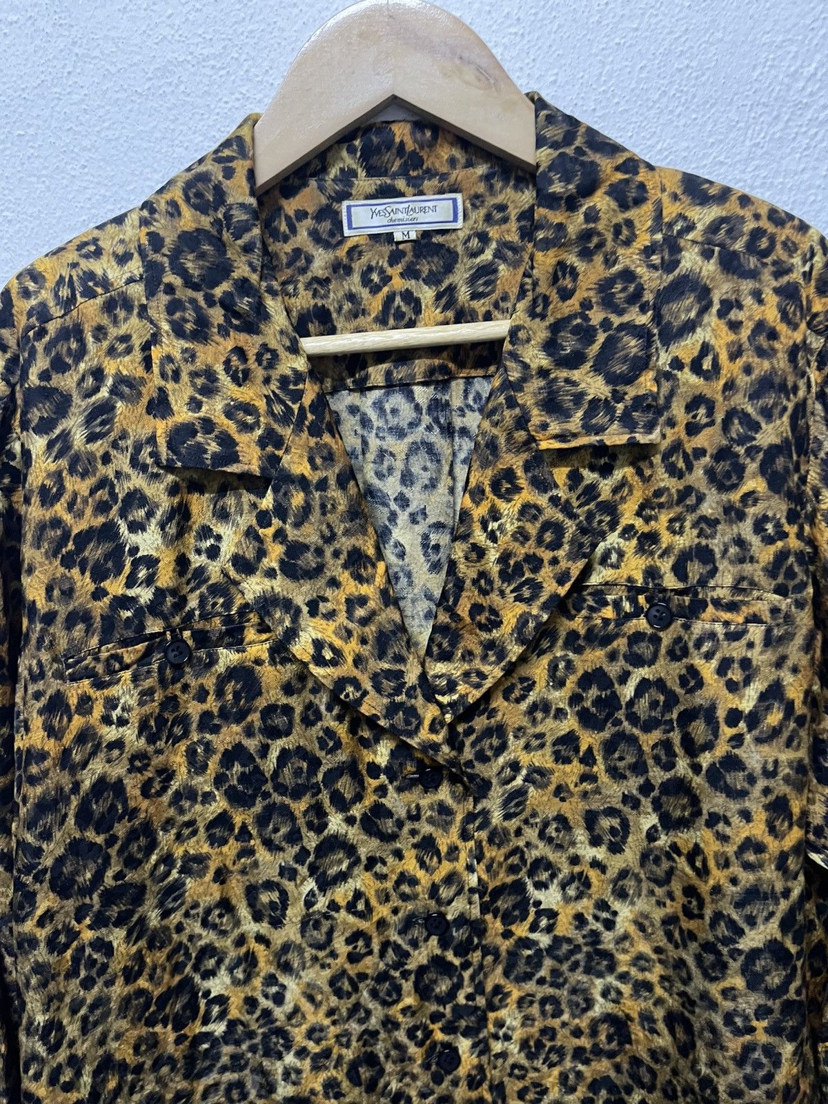Yves Saint Laurent 1990s YVES SAINT LAURENT LEOPARD OPEN COLLAR FEMININE BLOUSE Size M / US 6-8 / IT 42-44 - 5 Thumbnail
