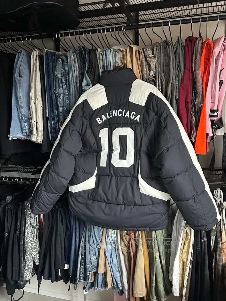 Balenciaga Balenciaga Soccer Down Jacket Size US S / EU 44-46 / 1 - 2 Thumbnail
