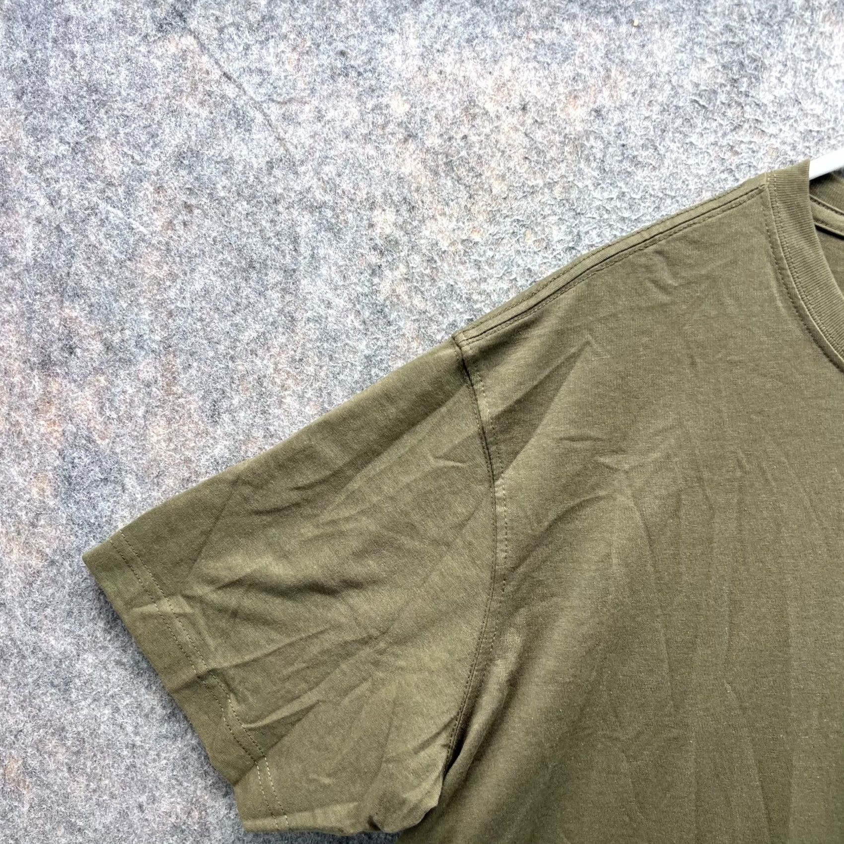 Eddie Bauer VINTAGE Eddie Bauer Shirt Mens Large Green Olive Solid Crewneck Short Sleeve Lightweight Tee Top Mens Size US L / EU 52-54 / 3 - 6 Thumbnail