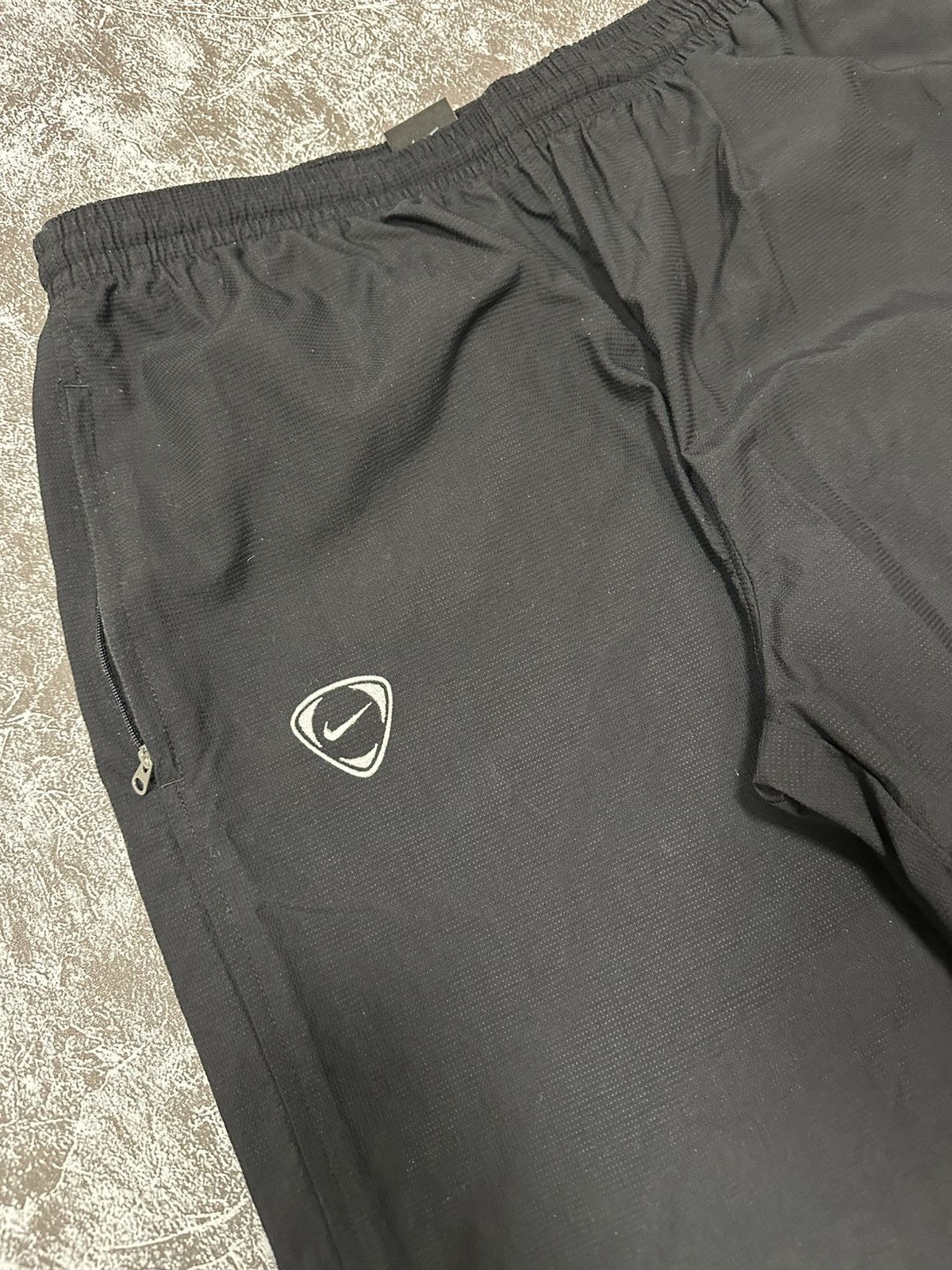 Nike Nike Performance Tracksuit Nylon Baggy Mini Ligo Size US 34 / EU 50 - 2 Thumbnail