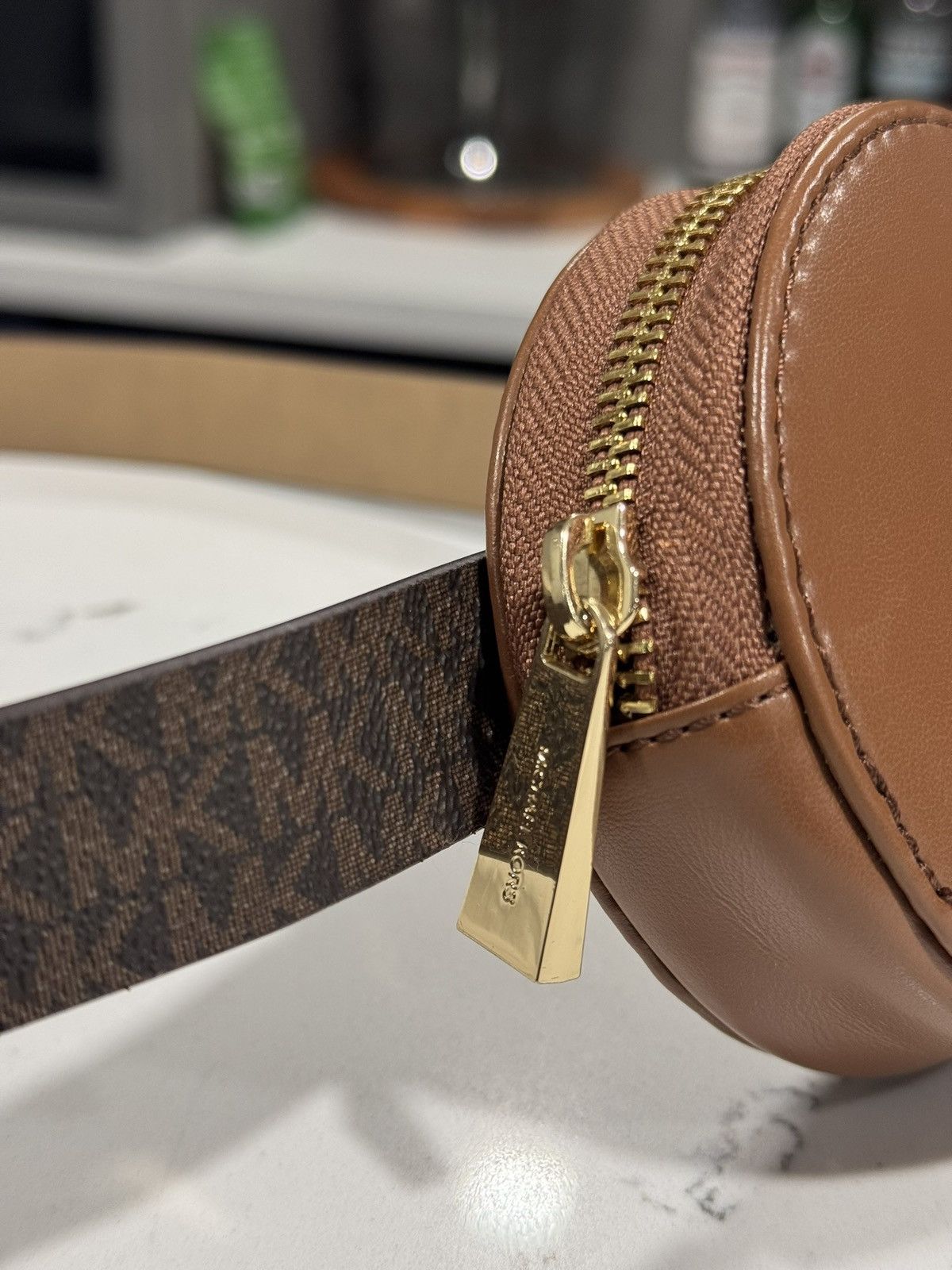 Michael Kors Michael Kors Mini Pouch Coin Purse Waist Belt Size ONE SIZE - 5 Thumbnail