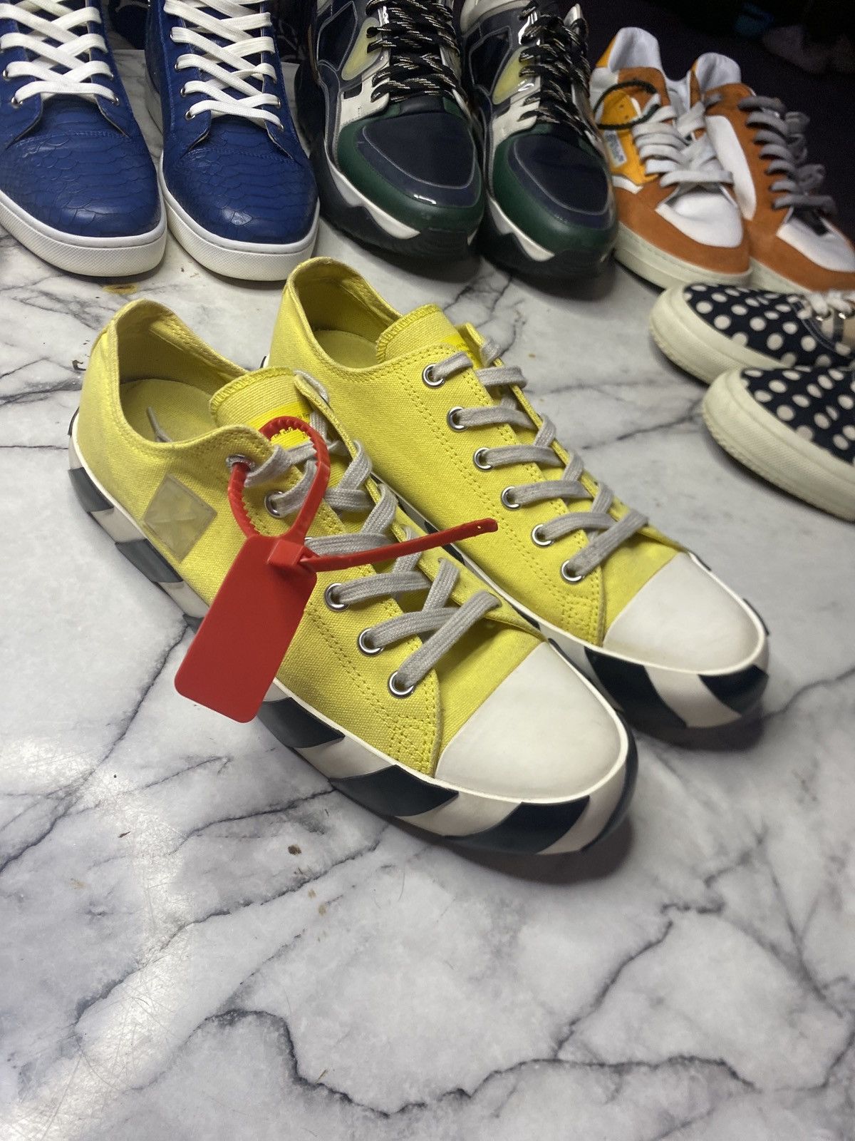 Off-White Off white yellow low top sneaker Size US 10.5 / EU 43-44 - 5 Thumbnail