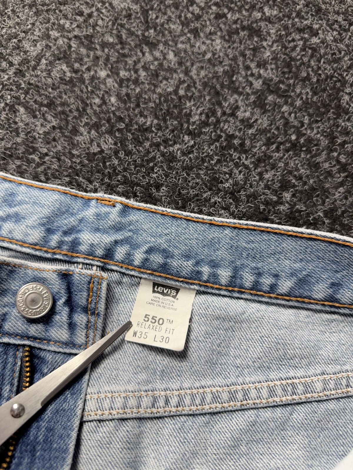 Levi's Vintage Clothing 90s Levi's 550 Distressed Dirty Relaxed Fit USA Retro Jeans Size US 35 - 10 Thumbnail