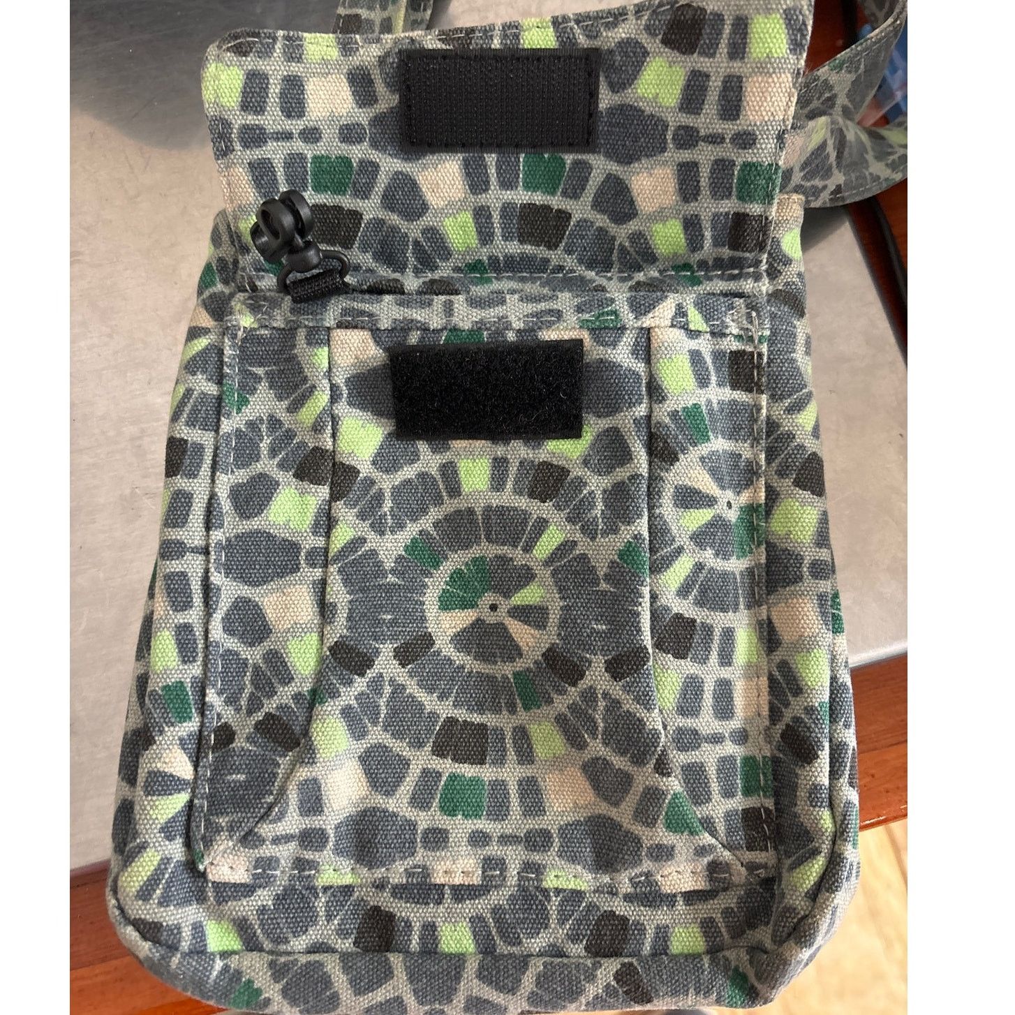 KAVU KAVU Green/gray pattern crossbody purse Size ONE SIZE - 5 Thumbnail
