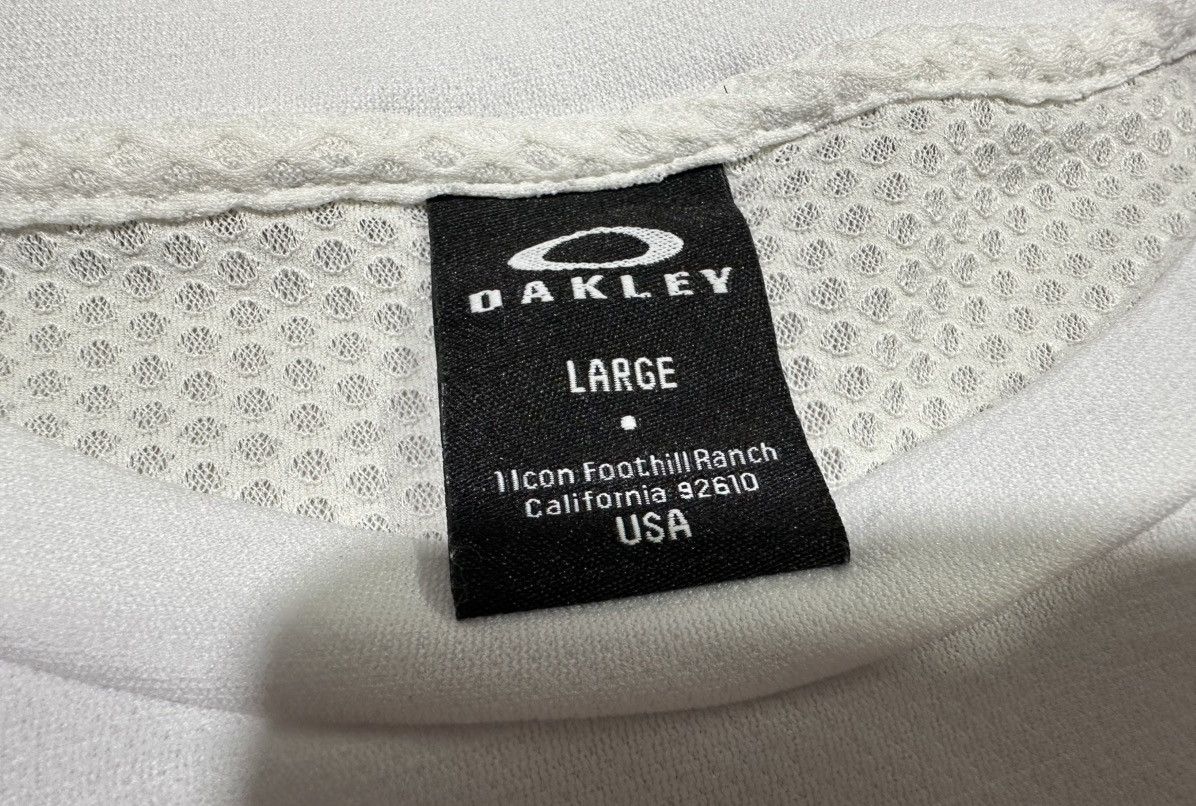 Oakley 🔥Y2K Vintage Oakley Mesh Sleeveless Shirt Center Logo Tank Size US L / EU 52-54 / 3 - 4 Thumbnail