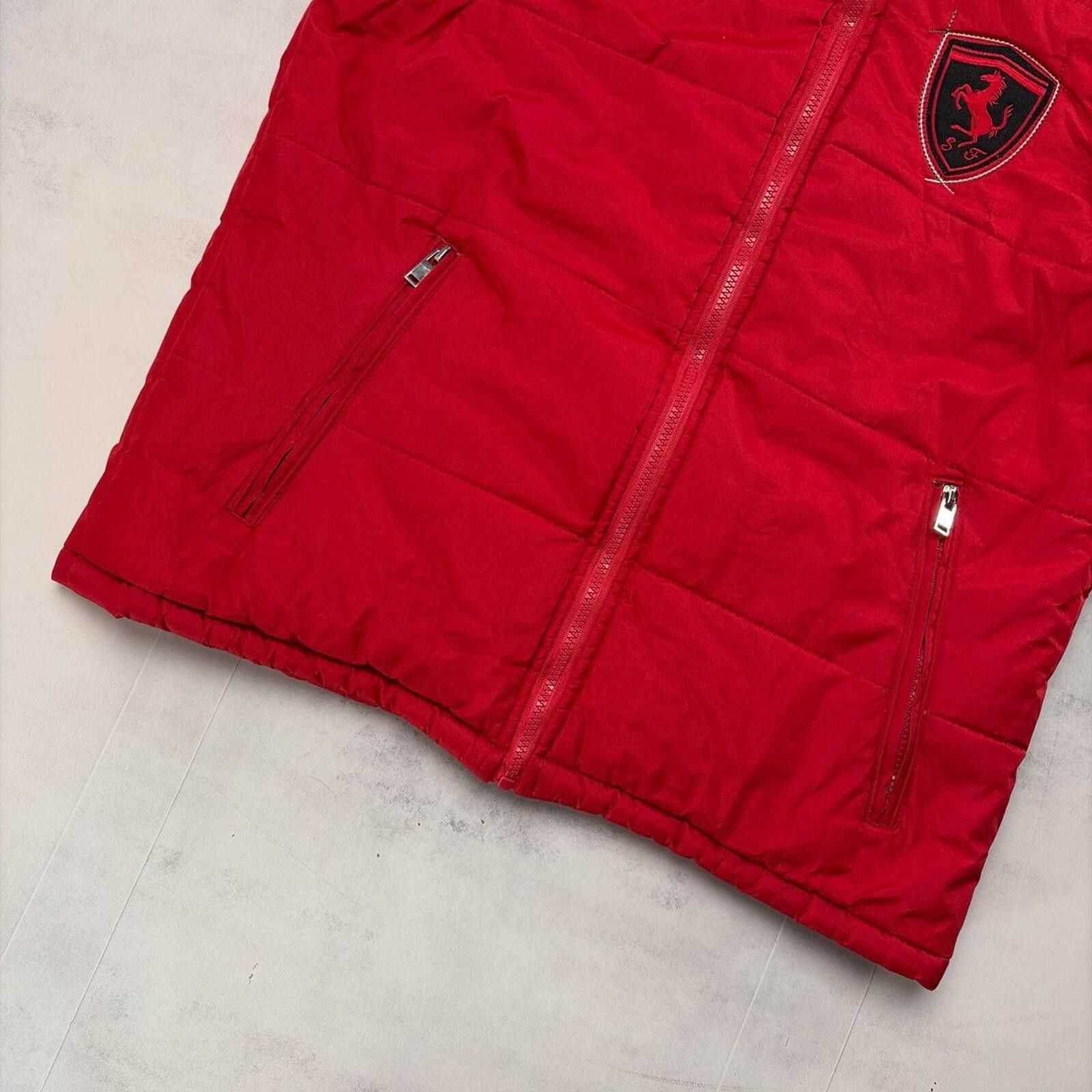 Ferrari Vintage 90’s Red Ferrari Racing Puffer Vest Size US L / EU 52-54 / 3 - 3 Thumbnail