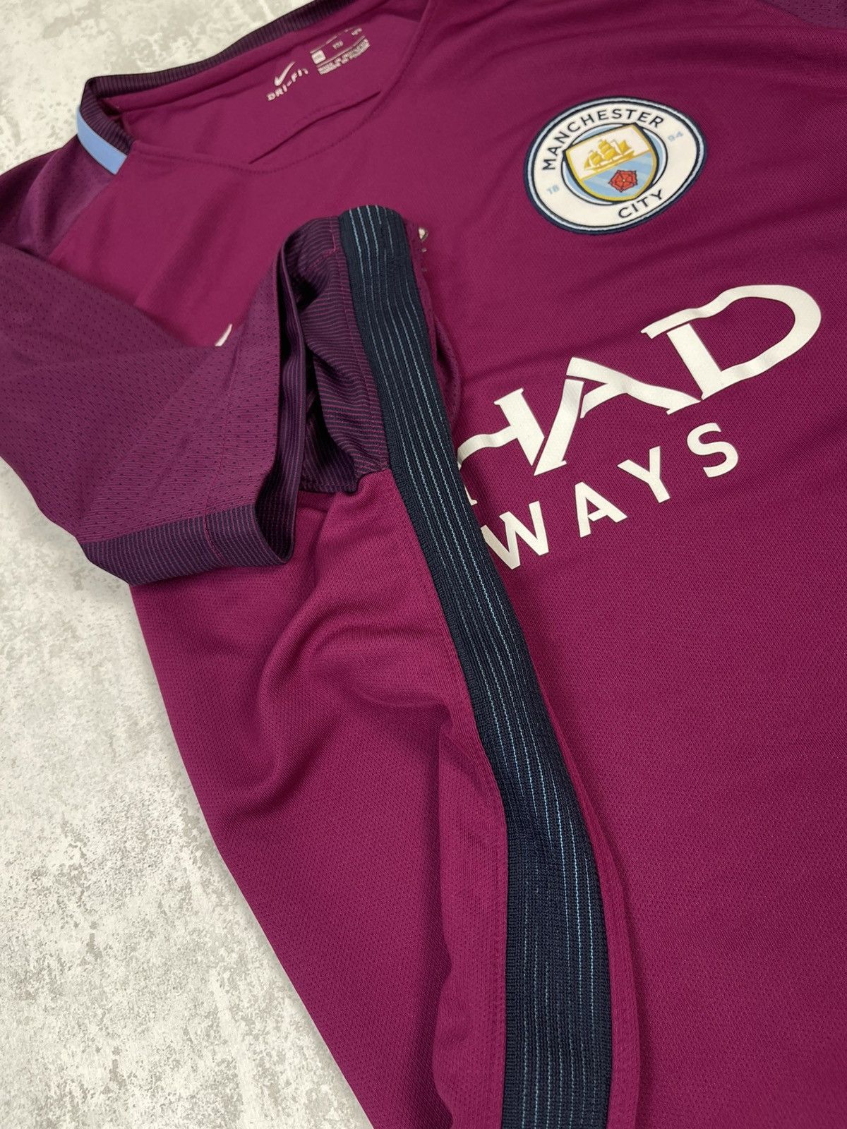 Nike 17/18 Man City Rare Worker Bee Patch Away Nike Dri-Fit Kit Size US XXL / EU 58 / 5 - 8 Thumbnail
