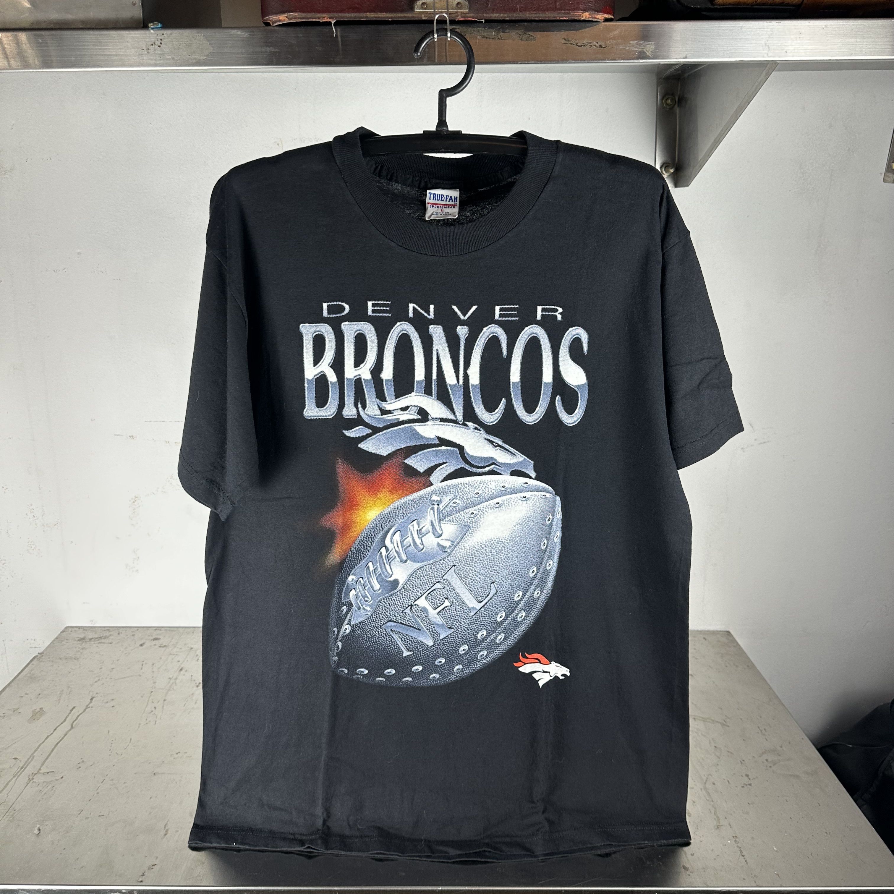 Vintage 90s Denver Broncos Football NFL Graphic Large T-shirt Size US L / EU 52-54 / 3 - 1 Thumbnail
