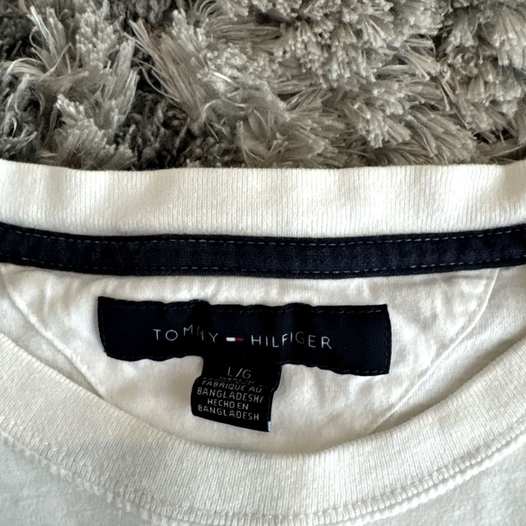 Tommy Hilfiger Tommy Hilfiger Shirt Mens L White Men Size Denim NYC Short Sleeve Graphic Size US L / EU 52-54 / 3 - 3 Thumbnail