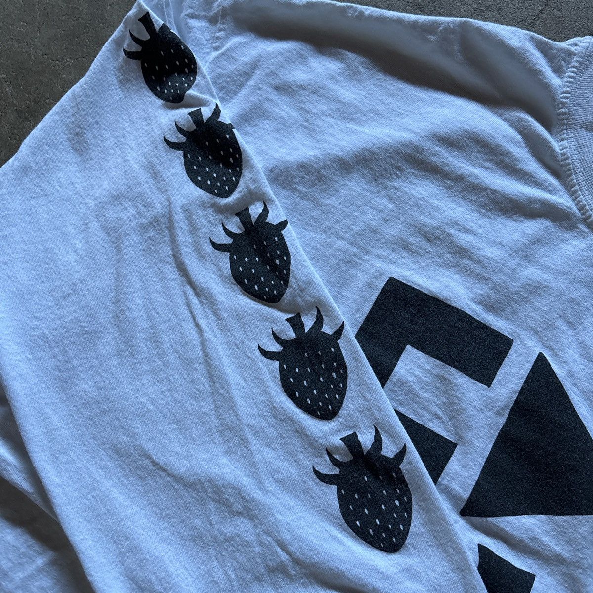 Comme des Garcons × Dover Street Market × Japanese Brand Dover Street Market CDG Strawberry Longsleeve Size US XL / EU 56 / 4 - 3 Thumbnail