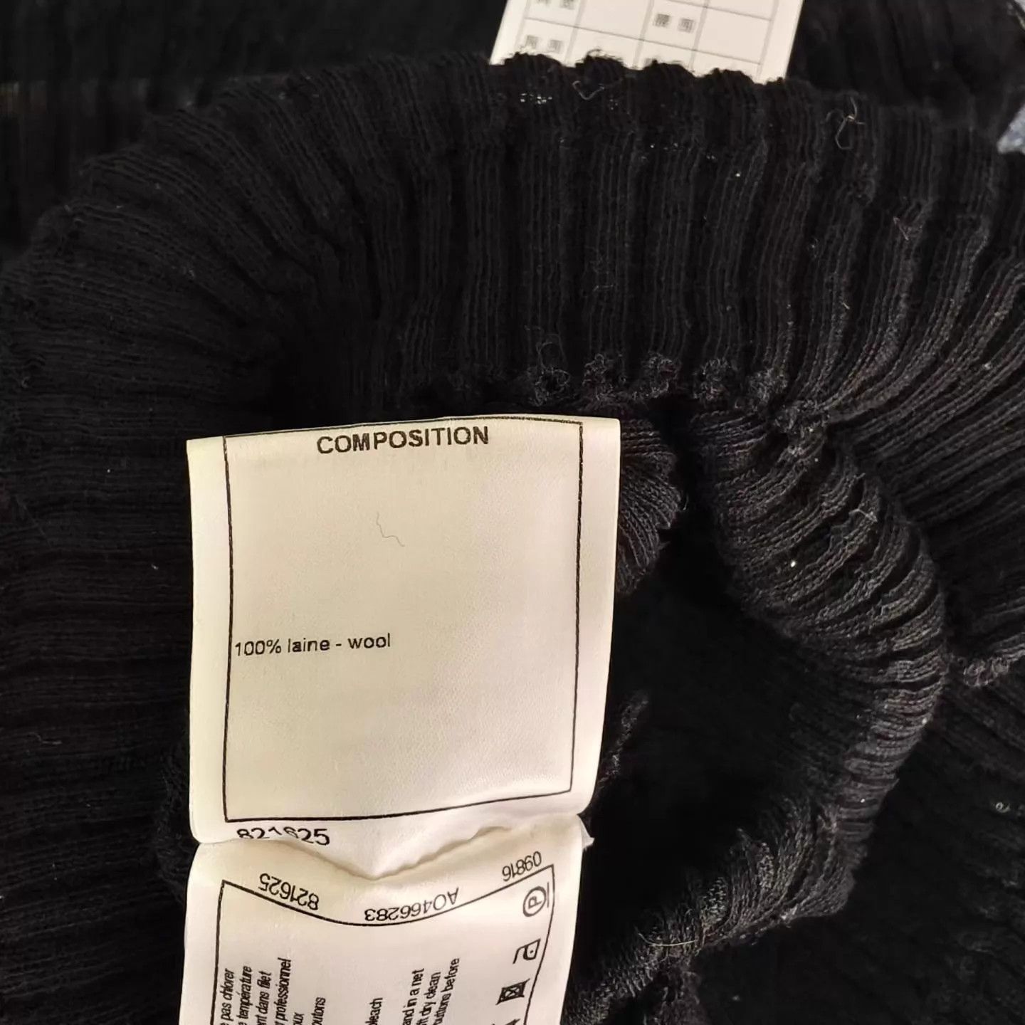 Chanel Chanel Black Wool Knit Short-Sleeve Top w/ Gold Coin Buttons Size XS / US 0-2 / IT 36-38 - 5 Thumbnail