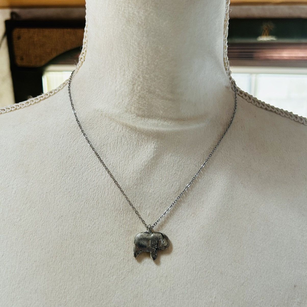 Vintage Vintage lucky elephant pendant on chain necklace Size ONE SIZE - 2 Thumbnail