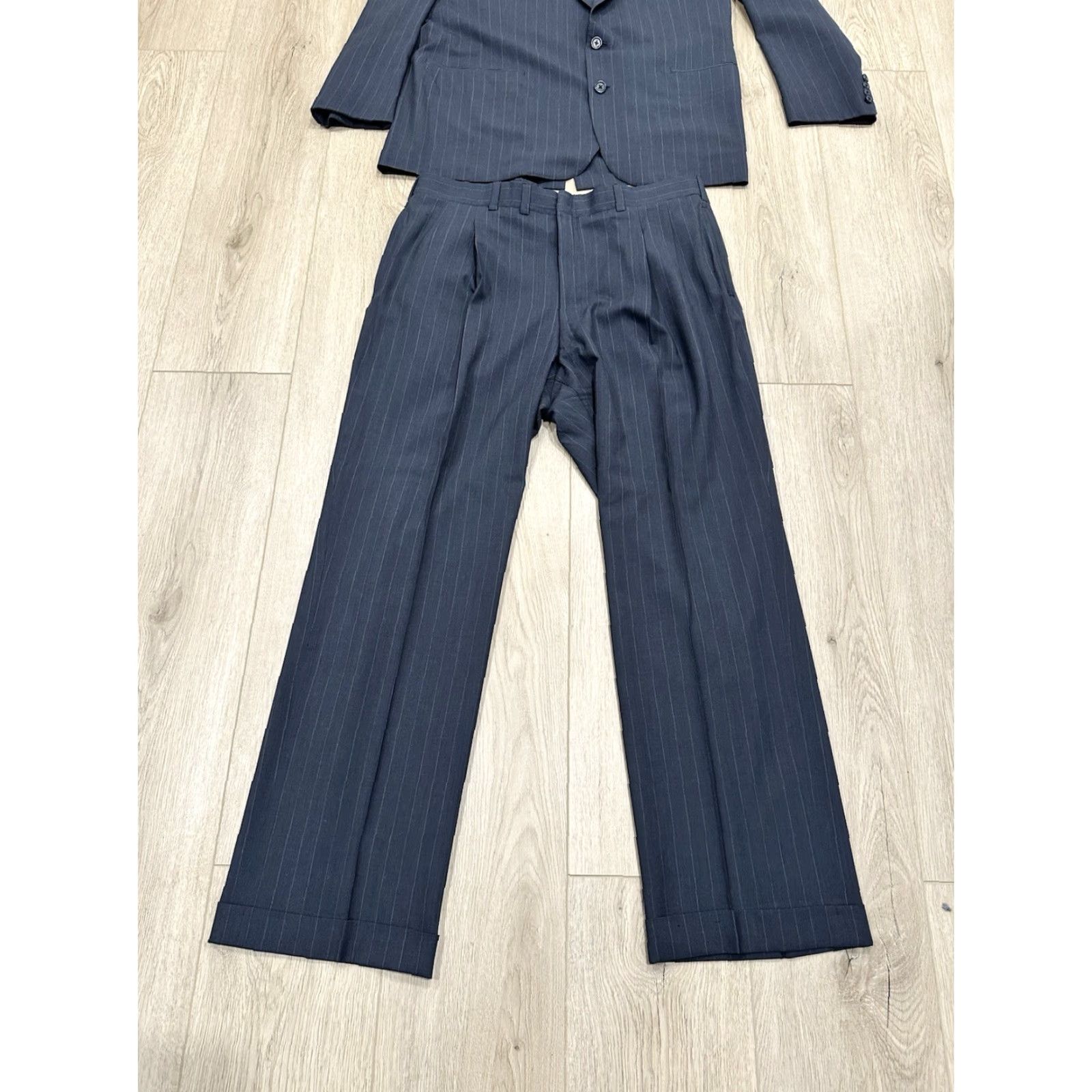 Vintage VINTAGE Oxxford Suit Gray Pinstripe 2 Piece Men 43 Regular Wool 42x36 Long Notch Lapel 2-Button Single-Breasted Size 46R - 2 Thumbnail
