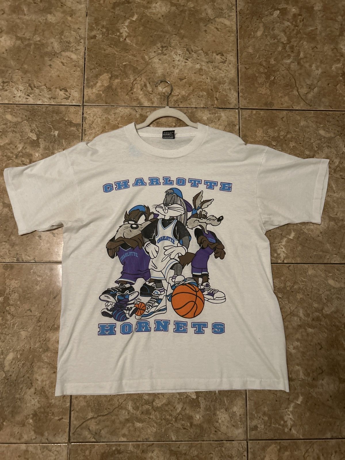 90s Vintage Charlotte hornets x looney tunes T- Shirt