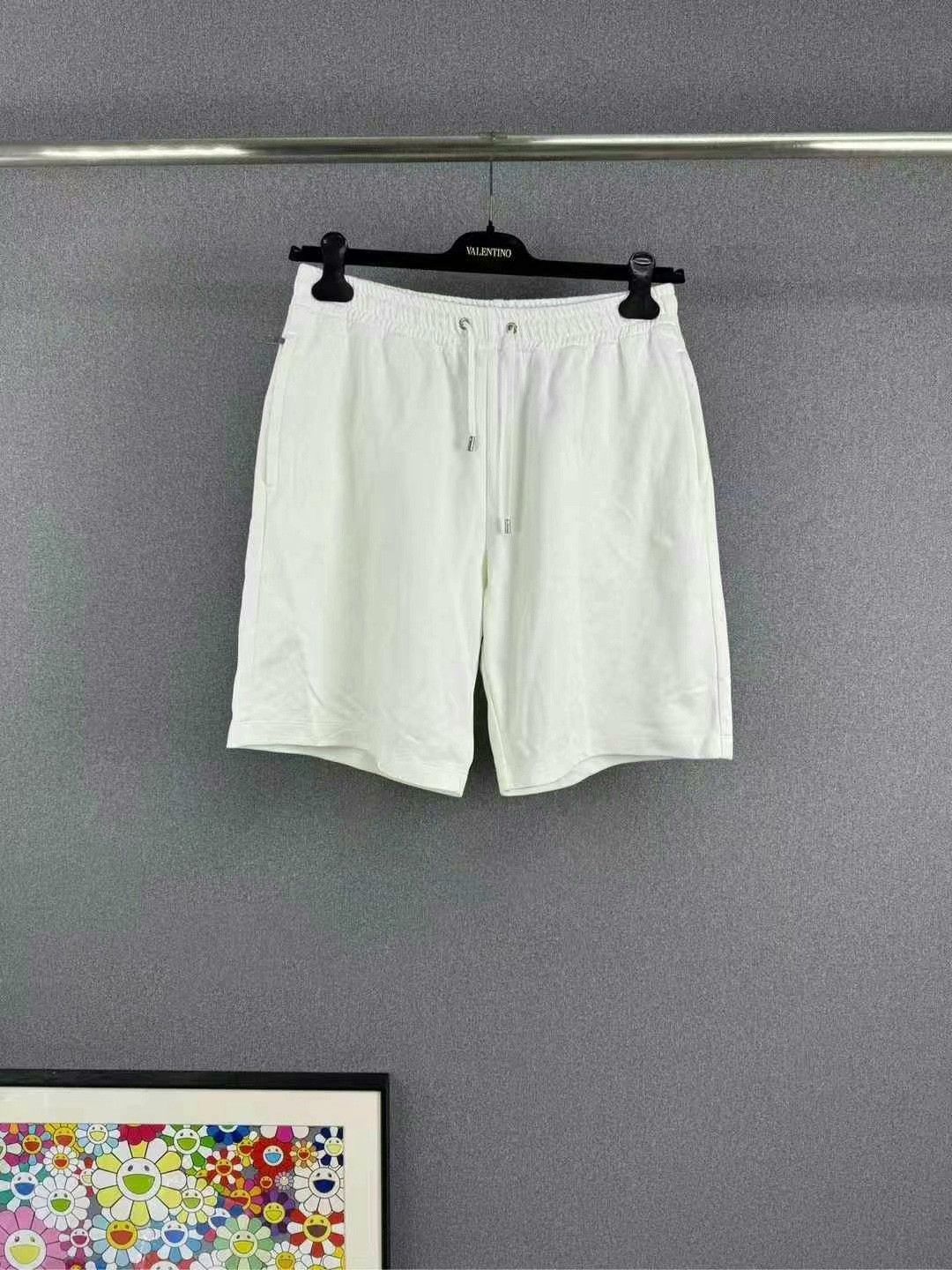 Gucci gucci embroidered logo shorts in white Size US 28 / EU 44 - 1 Thumbnail