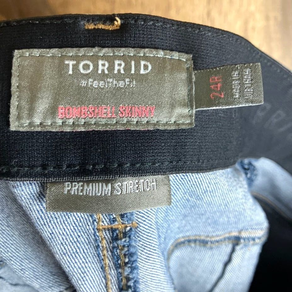 Torrid Torrid Jeans Blue Denim High Rise Bombshell Skinny Distressed 24R Size 28" / US 6 / IT 42 - 4 Thumbnail