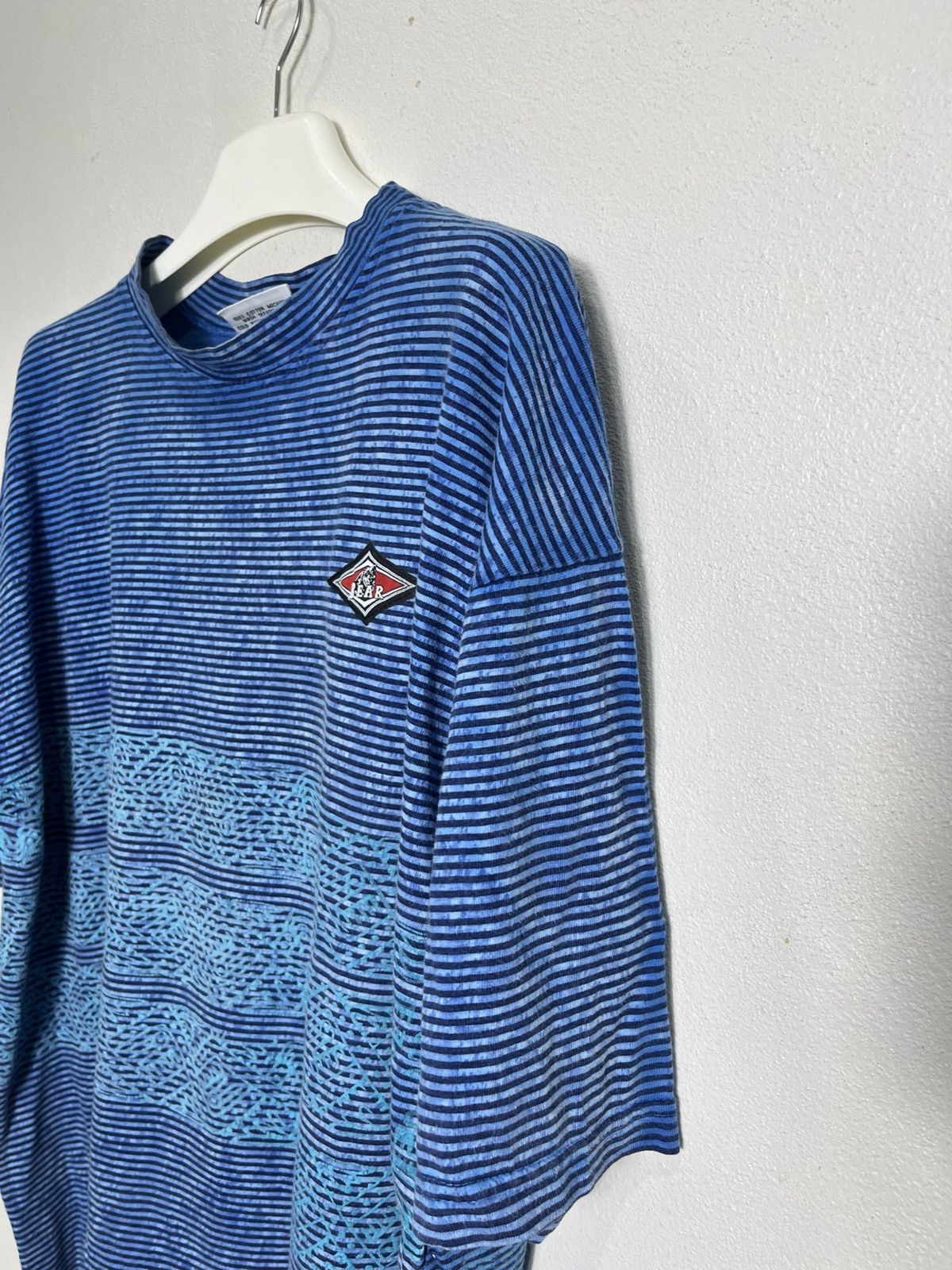 Vintage VINTAGE 90s Bear Surfing Tribal Tshirt Size US L / EU 52-54 / 3 - 8 Thumbnail