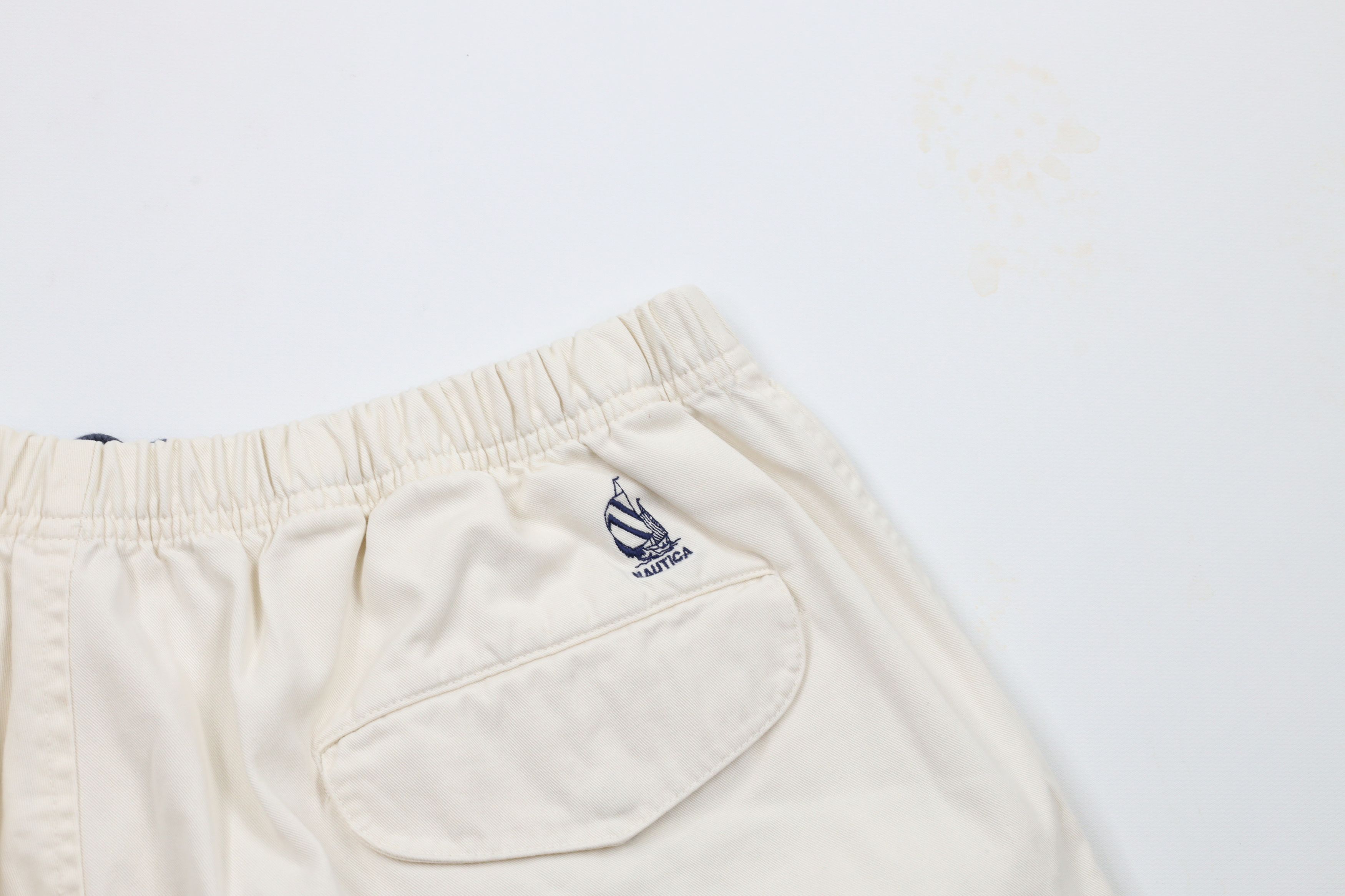 Nautica × Vintage Vintage 90s Nautica Spell Out Above Knee Shorts Cream Size US 34 / EU 50 - 11 Thumbnail