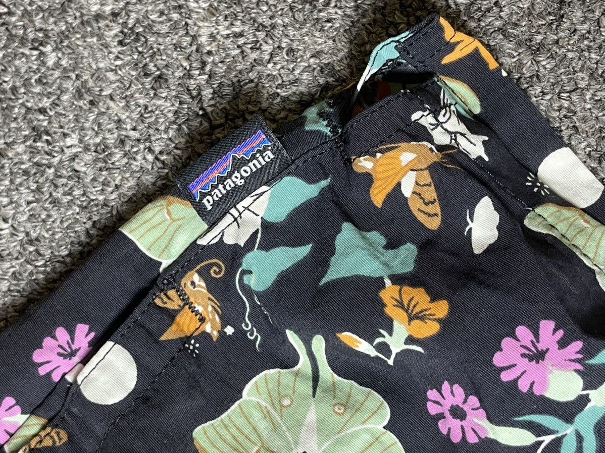 Japanese Brand × Patagonia × Vintage Patagonia Women’s Barely Baggies Shorts (112) Size 28" / US 6 / IT 42 - 6 Thumbnail