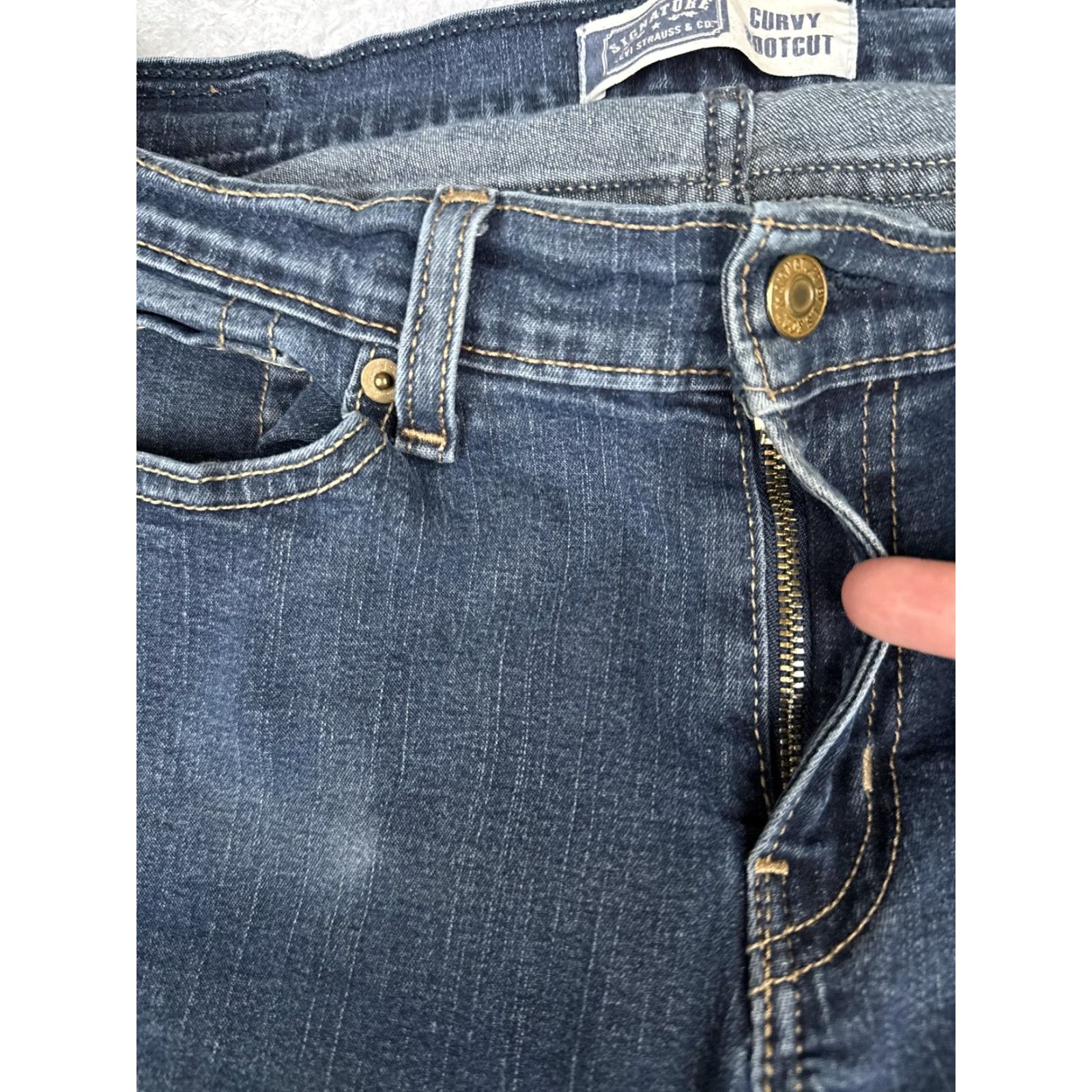 Levi's Signature Levi Strauss Jeans Womens 12M Mid Rise Curvy Bootcut Stretch 30x30 Blue 90s Jeans Womens Girls Mens? Size 34" / US 12 / IT 48 - 5 Thumbnail