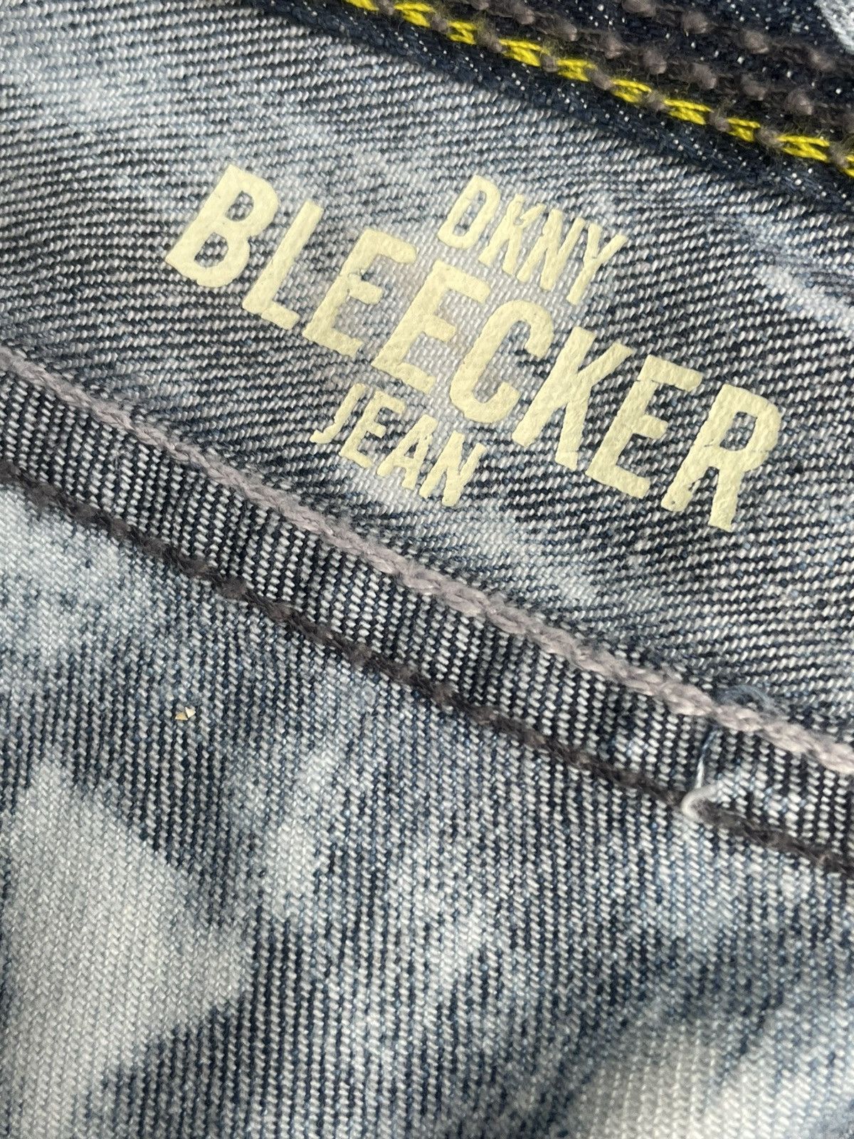 DKNY × Designer DKNY Bleach & Distresed Denim Size US 40 / EU 56 - 12 Thumbnail