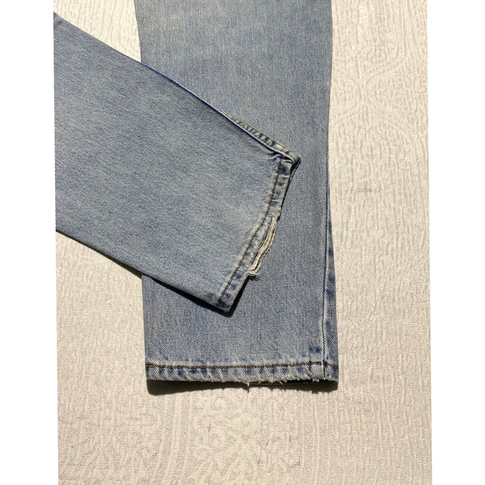 Levi's VINTAGE Levi's 550 Jeans Women Light Wash Denim 14 Regular 31 Waist 29.5 Inseam Tapered High Waisted Relaxed Fit Blue 90s Size 36" / US 14 / IT 50 - 6 Thumbnail