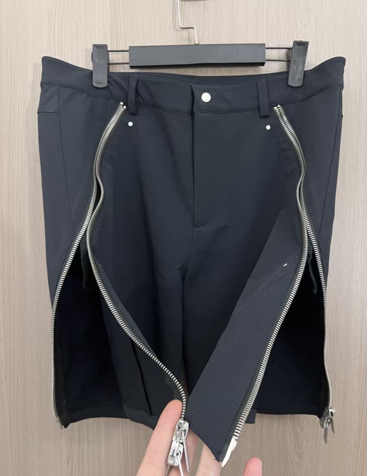 Heliot Emil Heliot Emil HE Woven Nylon Zip-Through Shorts Size US 32 / EU 48 - 3 Thumbnail