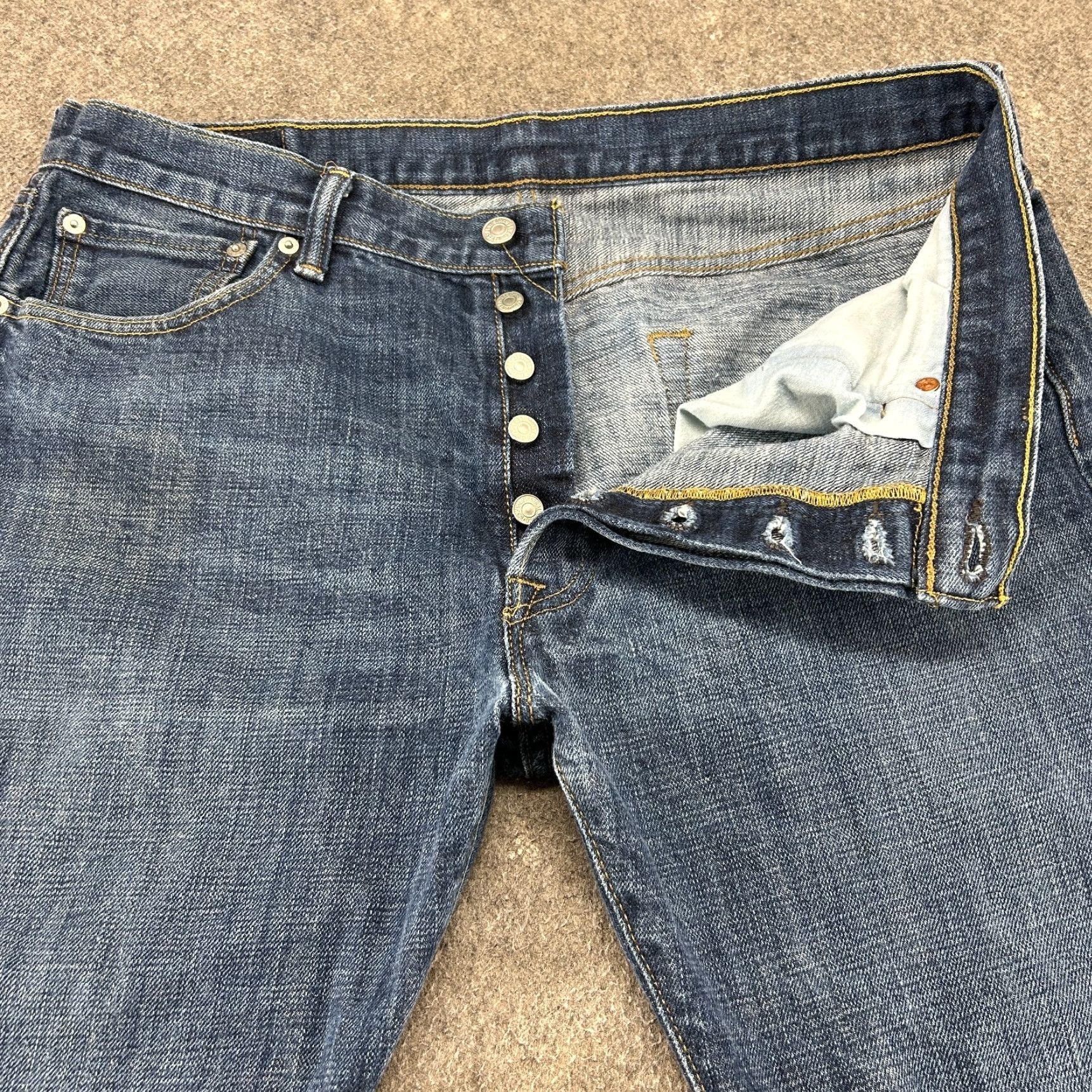 Levi's Levi's 501 Jeans Mens 36x30 Blue Regular Fit Straight Denim Cotton 5-Pocket Jeans Vintage? No. Size US 36 / EU 52 - 2 Thumbnail