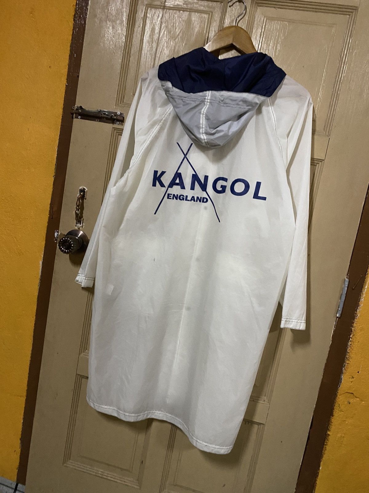 Kangol Vintage Kangol England White Hooded Long Coat Rain Jacket Size US L / EU 52-54 / 3 - 4 Thumbnail