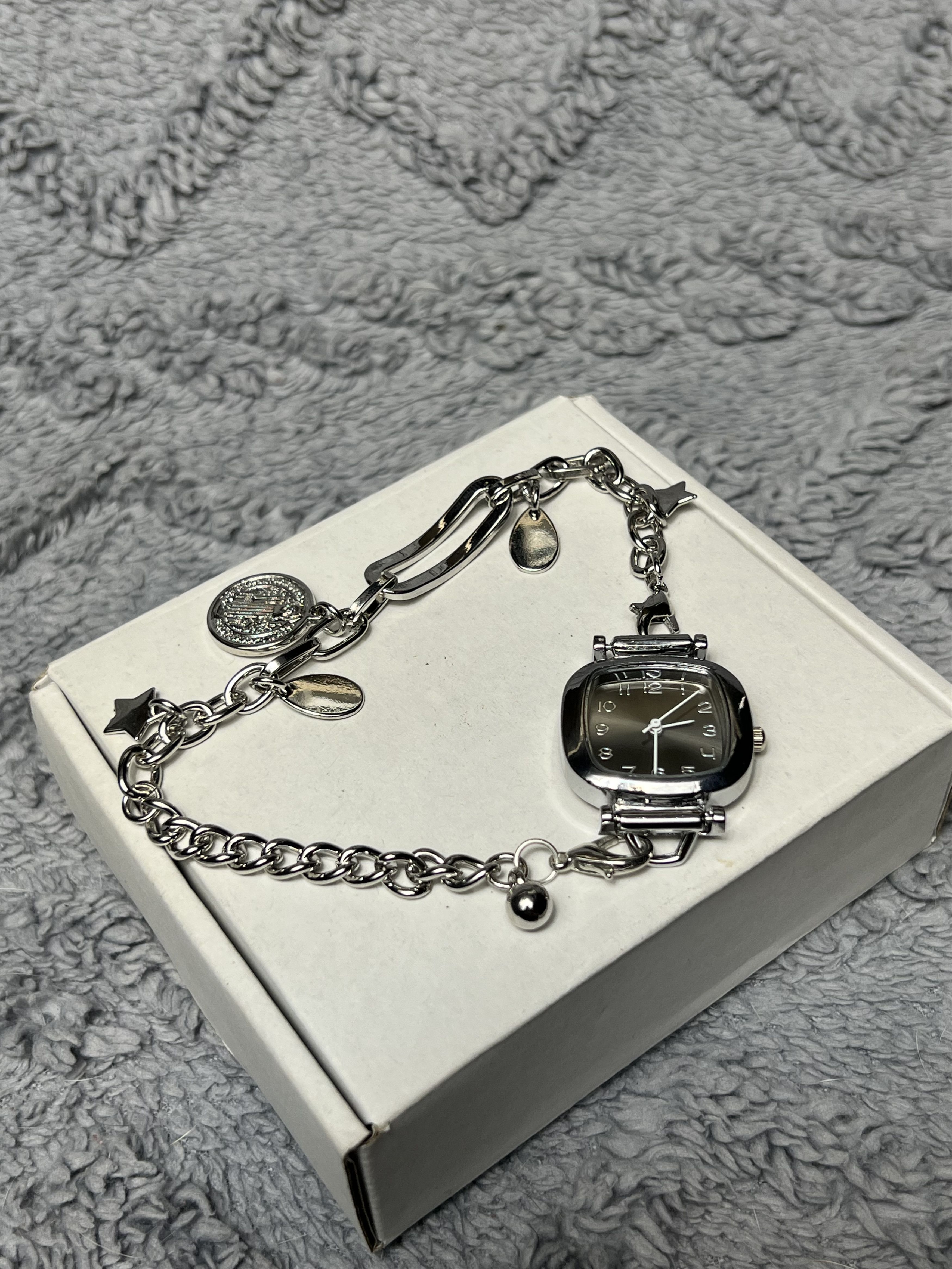 Vintage Glamour Minimalistic Japanese Style Bracelet Watch Y2k Size ONE SIZE - 4 Thumbnail