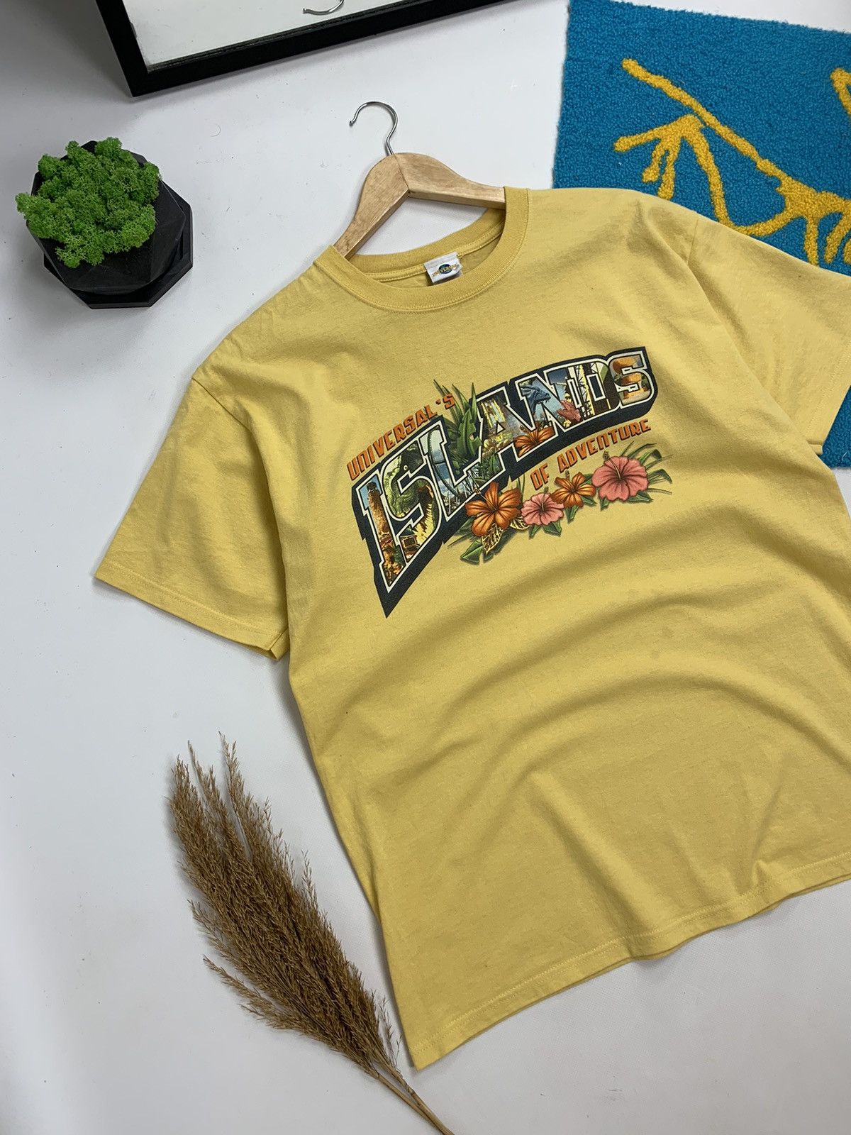 Universal Studios × Vintage Vintage Universal Studious Floral Print T-Shirt Size US L / EU 52-54 / 3 - 5 Thumbnail